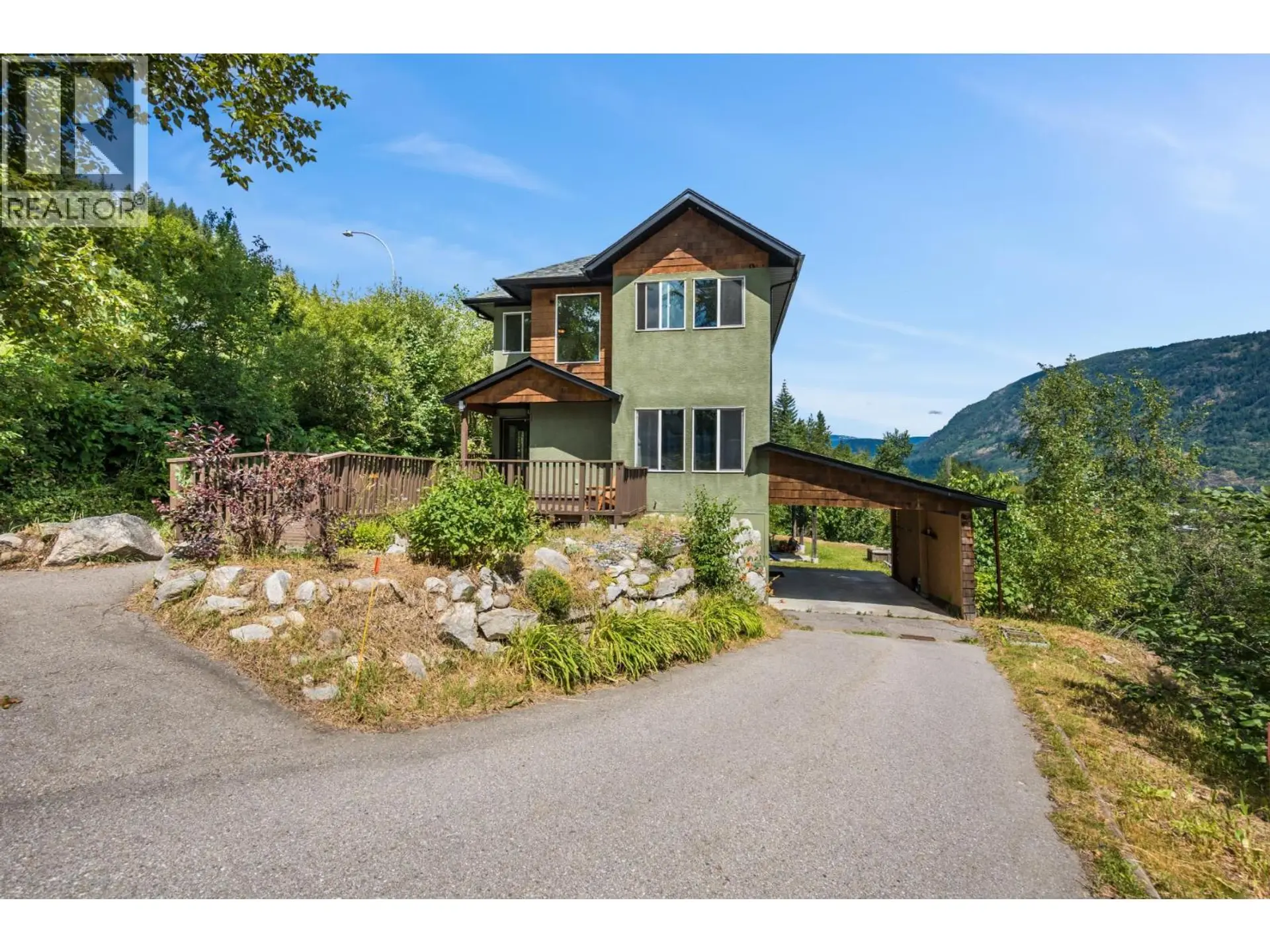 Property at 1533 WOODLAND Drive, Castlegar, BC