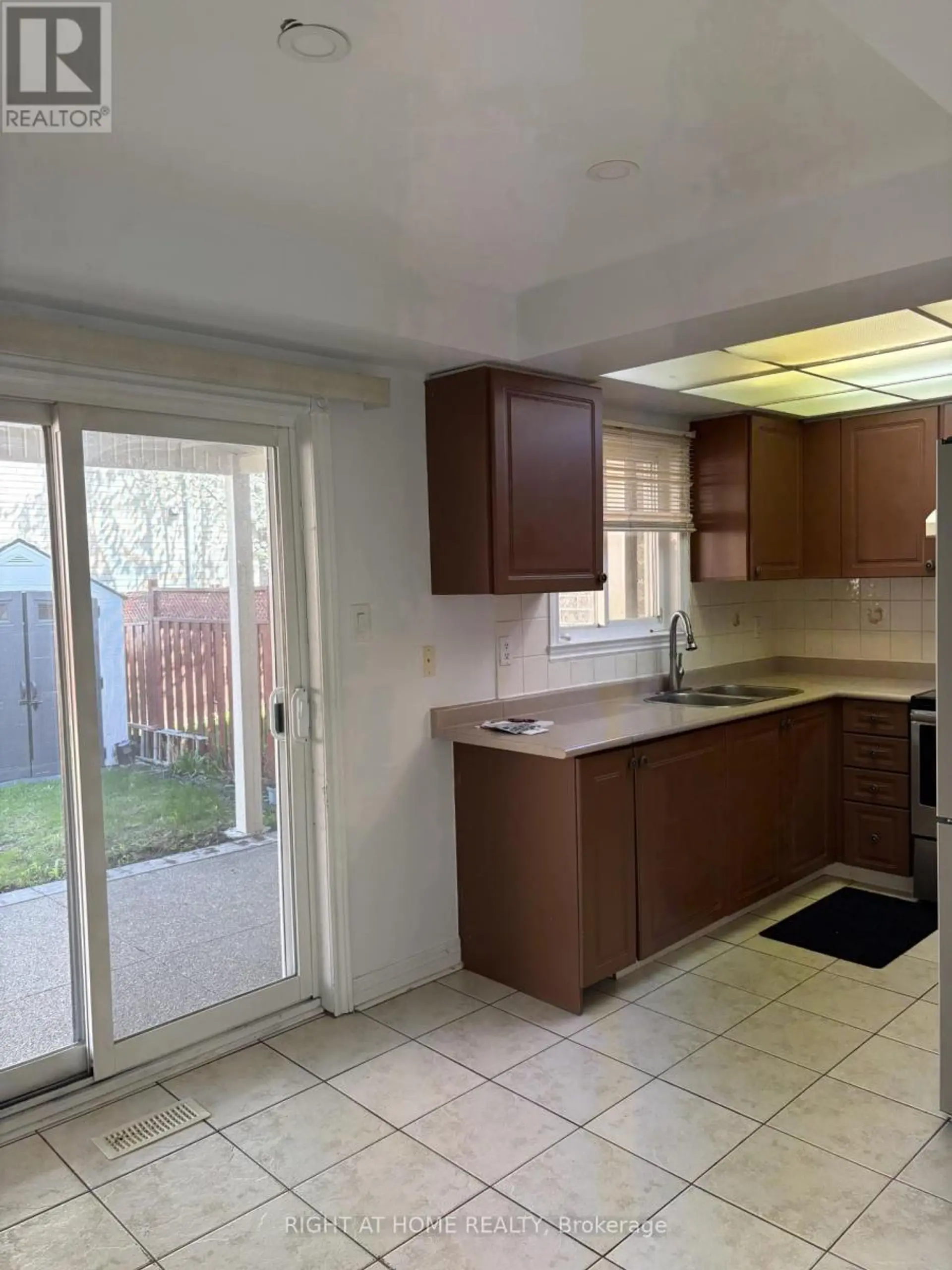 48 GRAND VALLEY BOULEVARD - Image 3