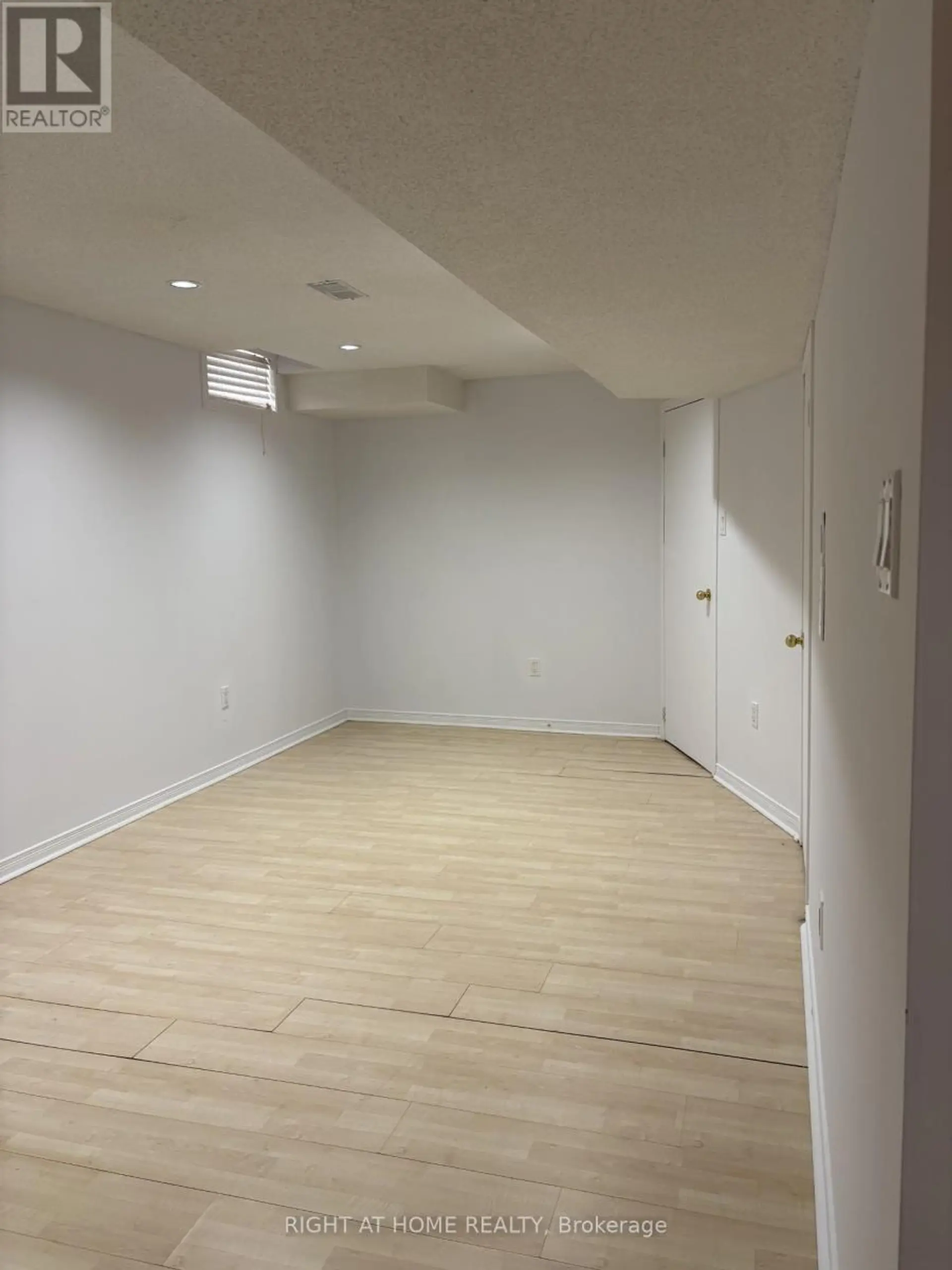 48 GRAND VALLEY BOULEVARD - Image 5