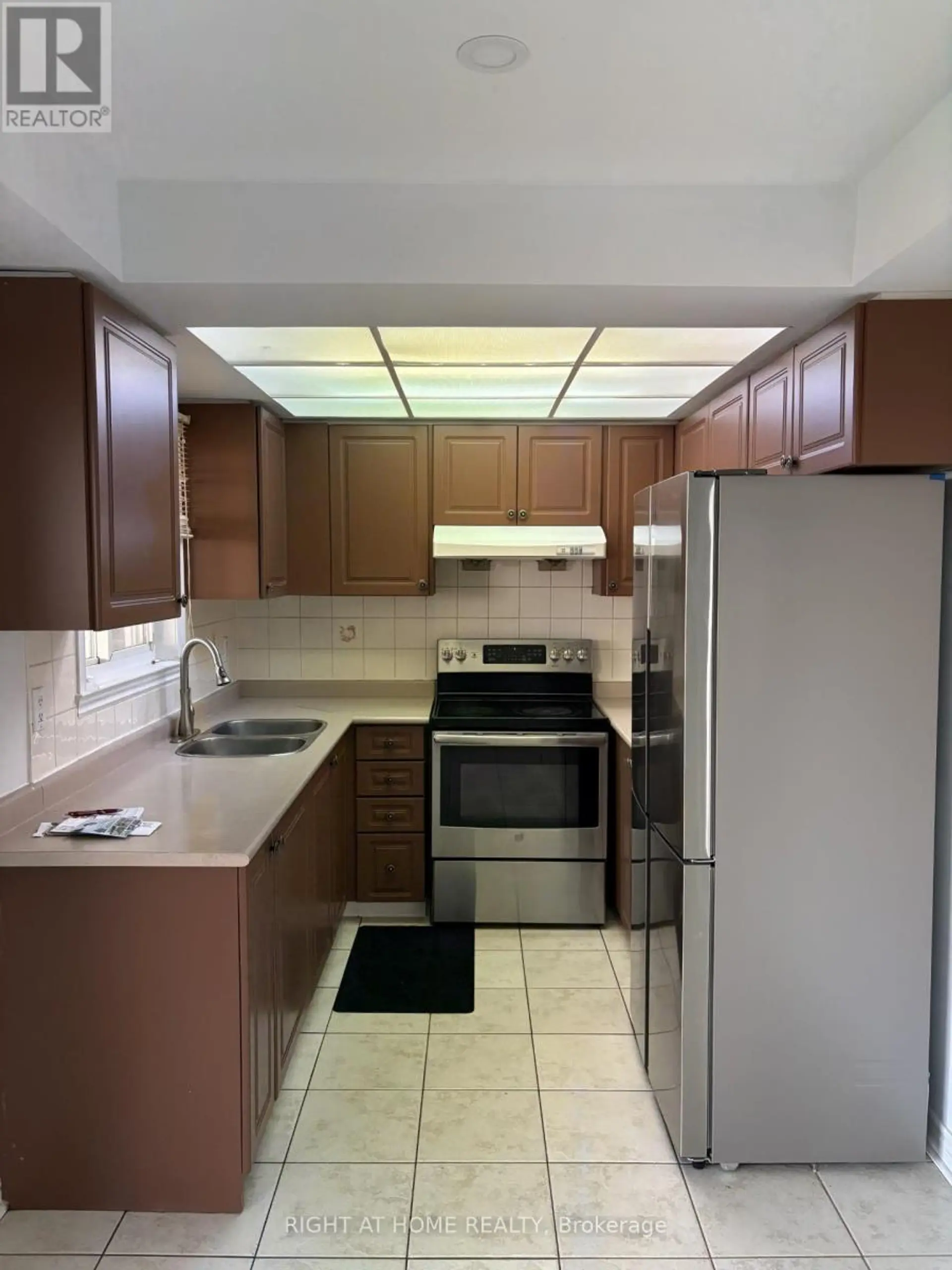 48 GRAND VALLEY BOULEVARD - Image 4