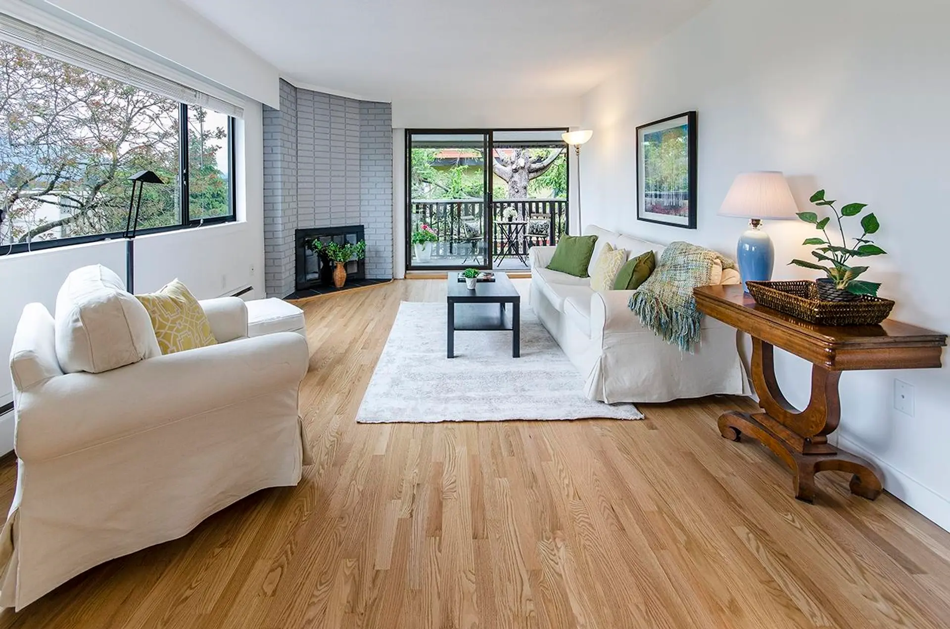 Property at #303 1610 Chesterfield Avenue, North Vancouver, BC