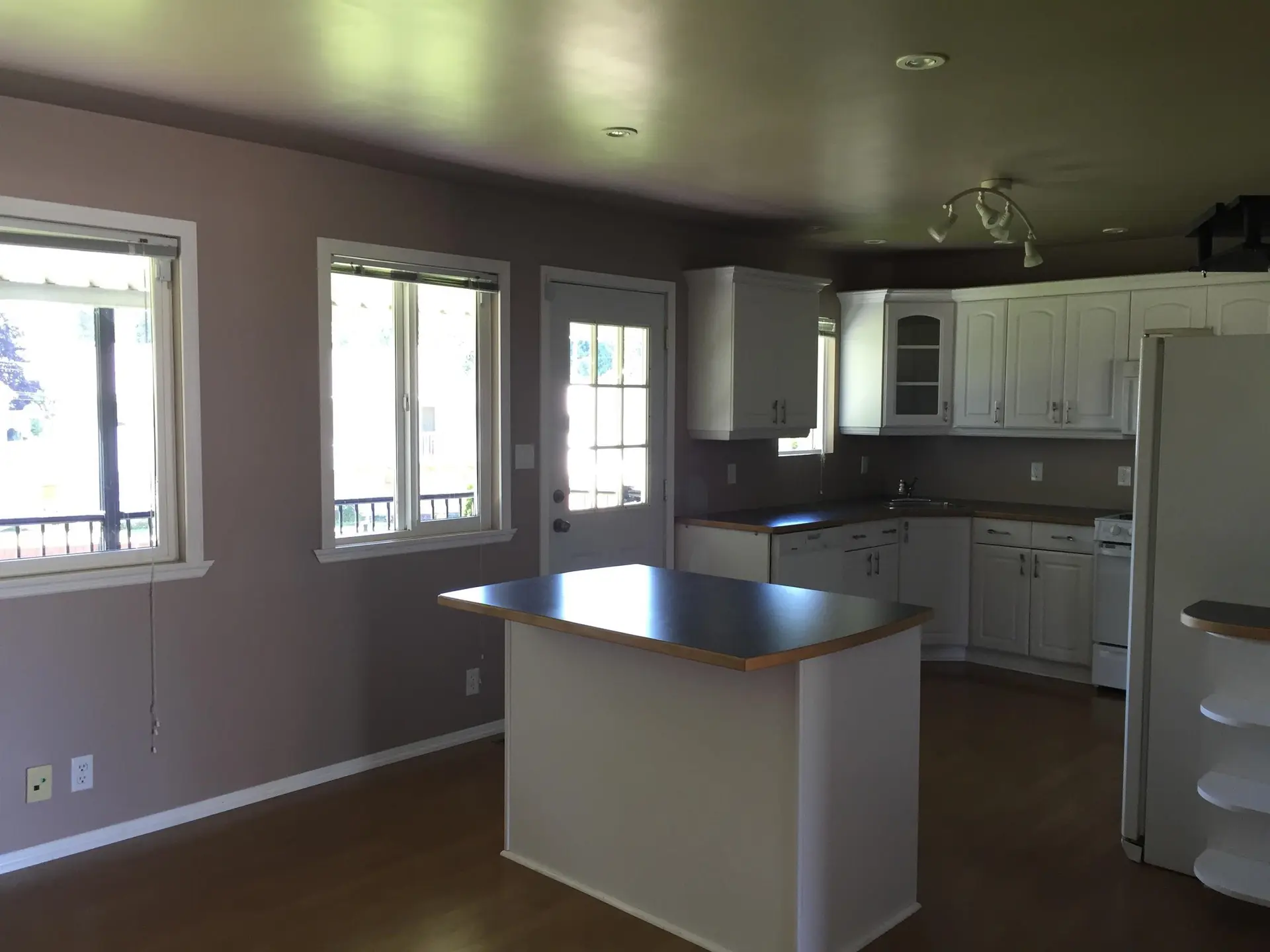 10837 145 A Street - Image 10