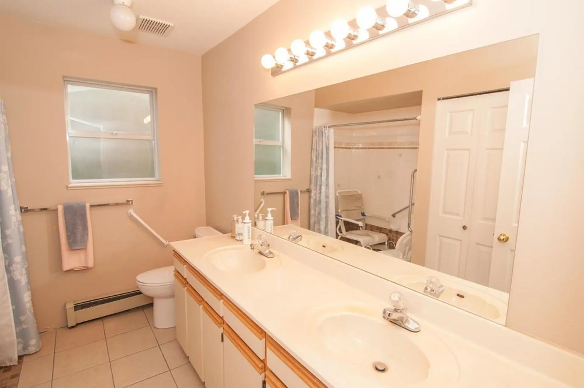 1360 Graveley Street - Image 4