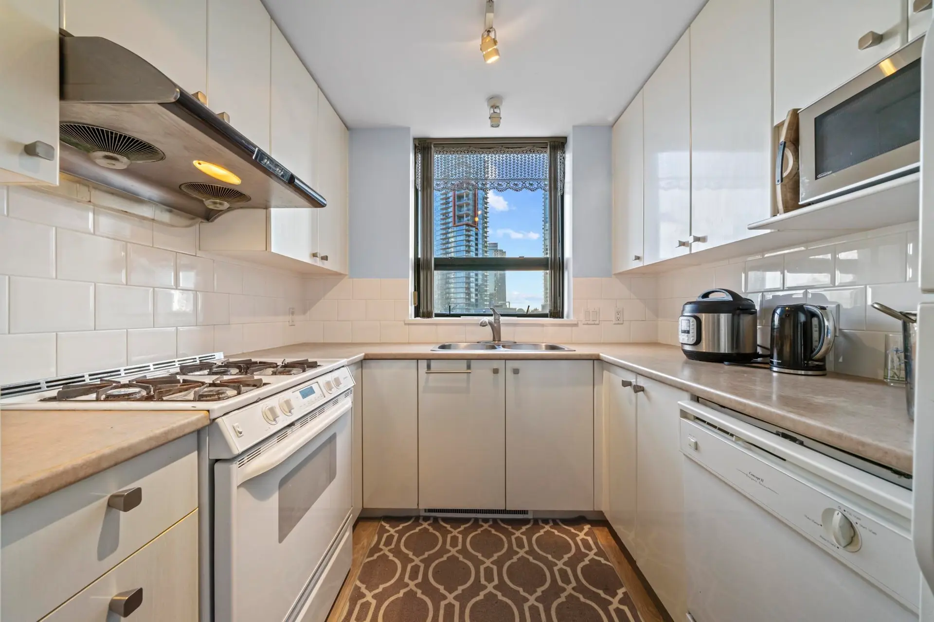 #1001 4567 Hazel Street - Image 9