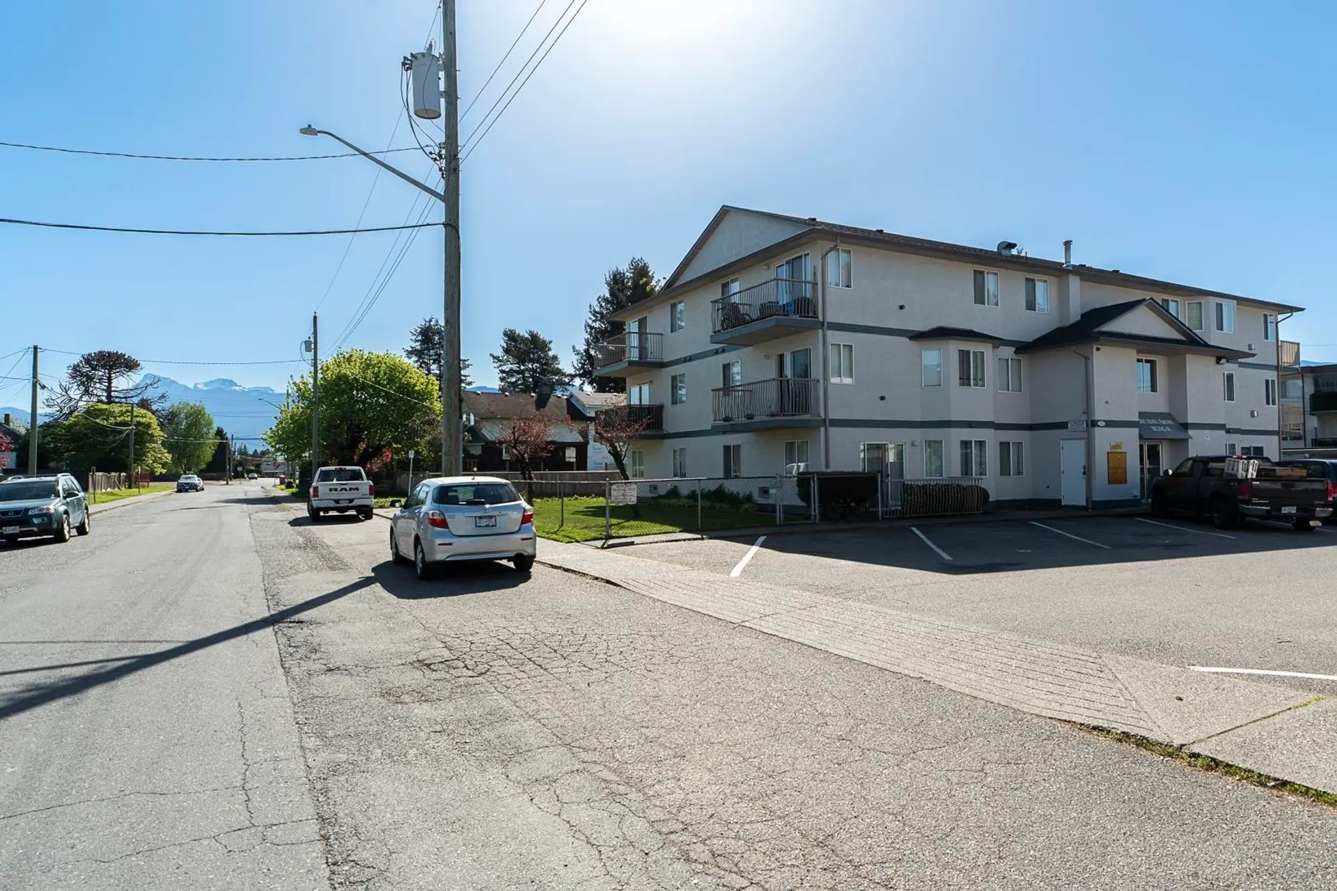 #17 46160 Princess Avenue - Image 2