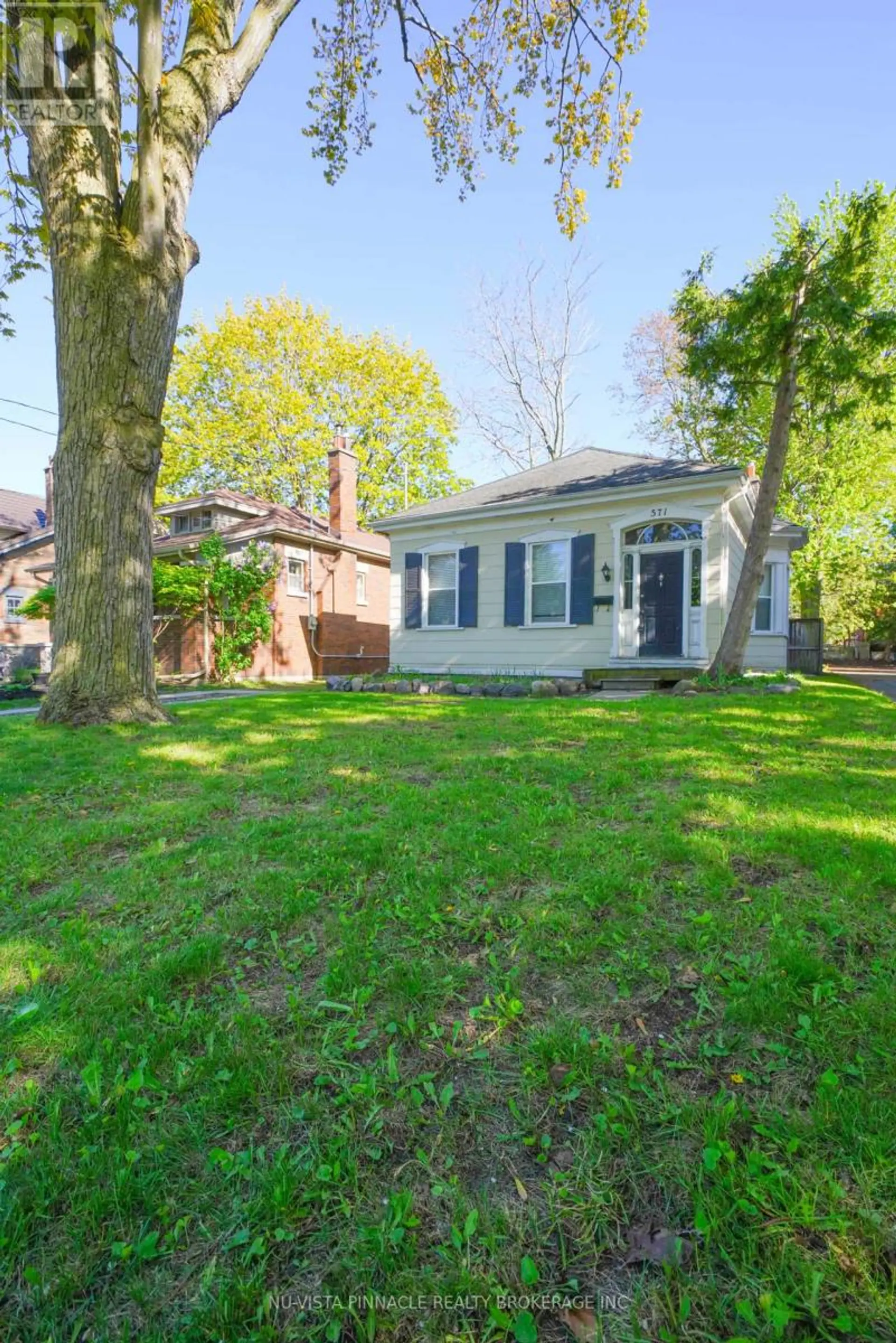 571 DUFFERIN AVENUE - Image 1