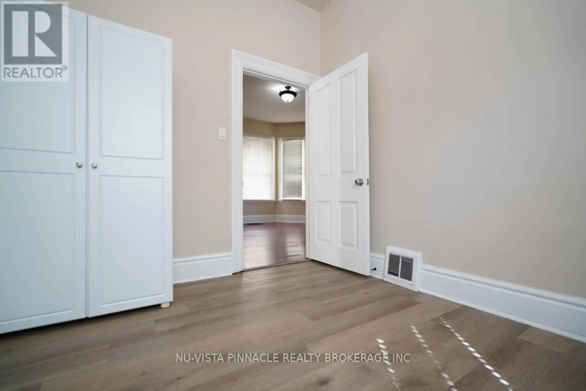 571 DUFFERIN AVENUE - Image 8