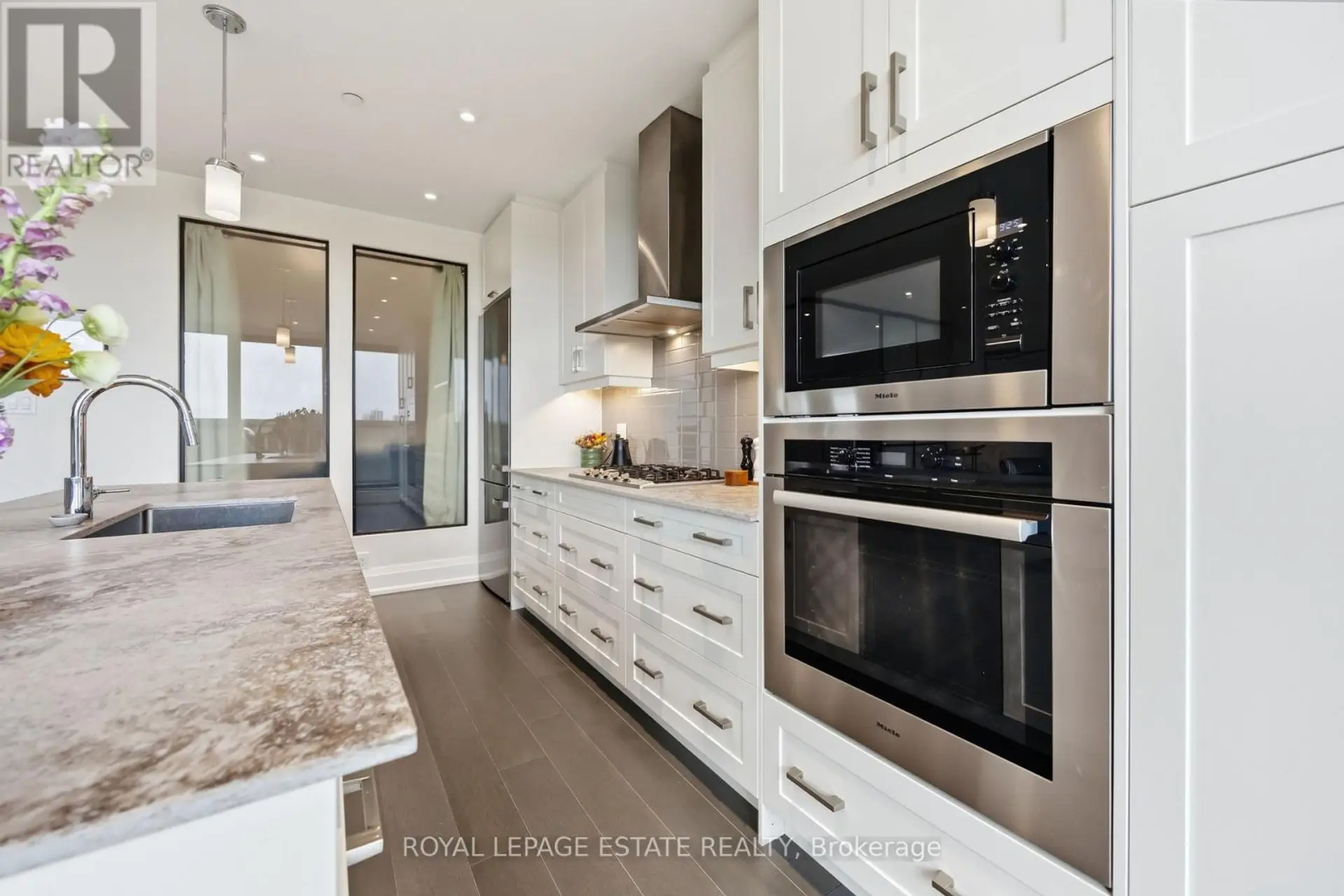#511 365 BEECH AVENUE - Image 10