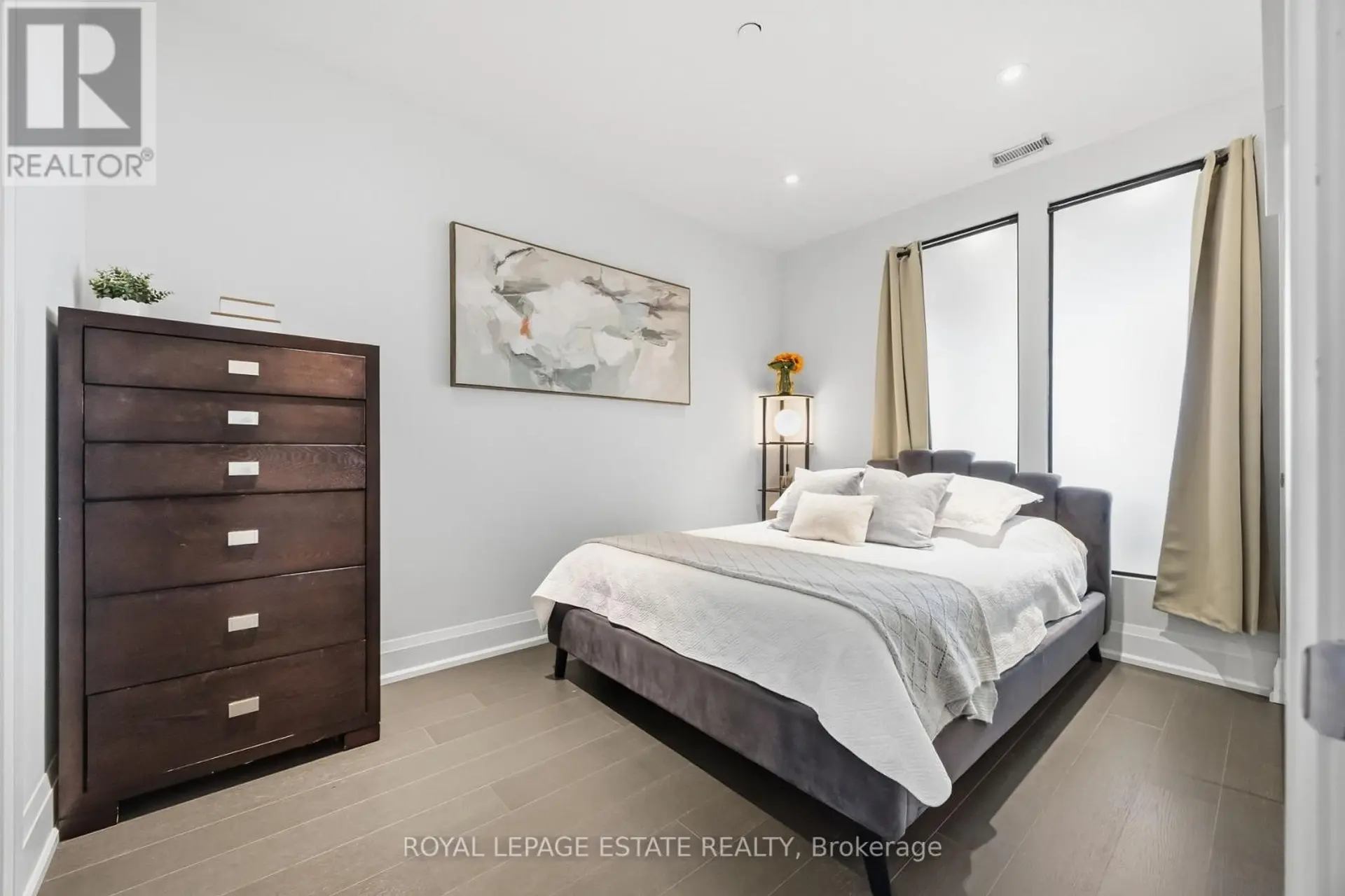 #511 365 BEECH AVENUE - Image 14
