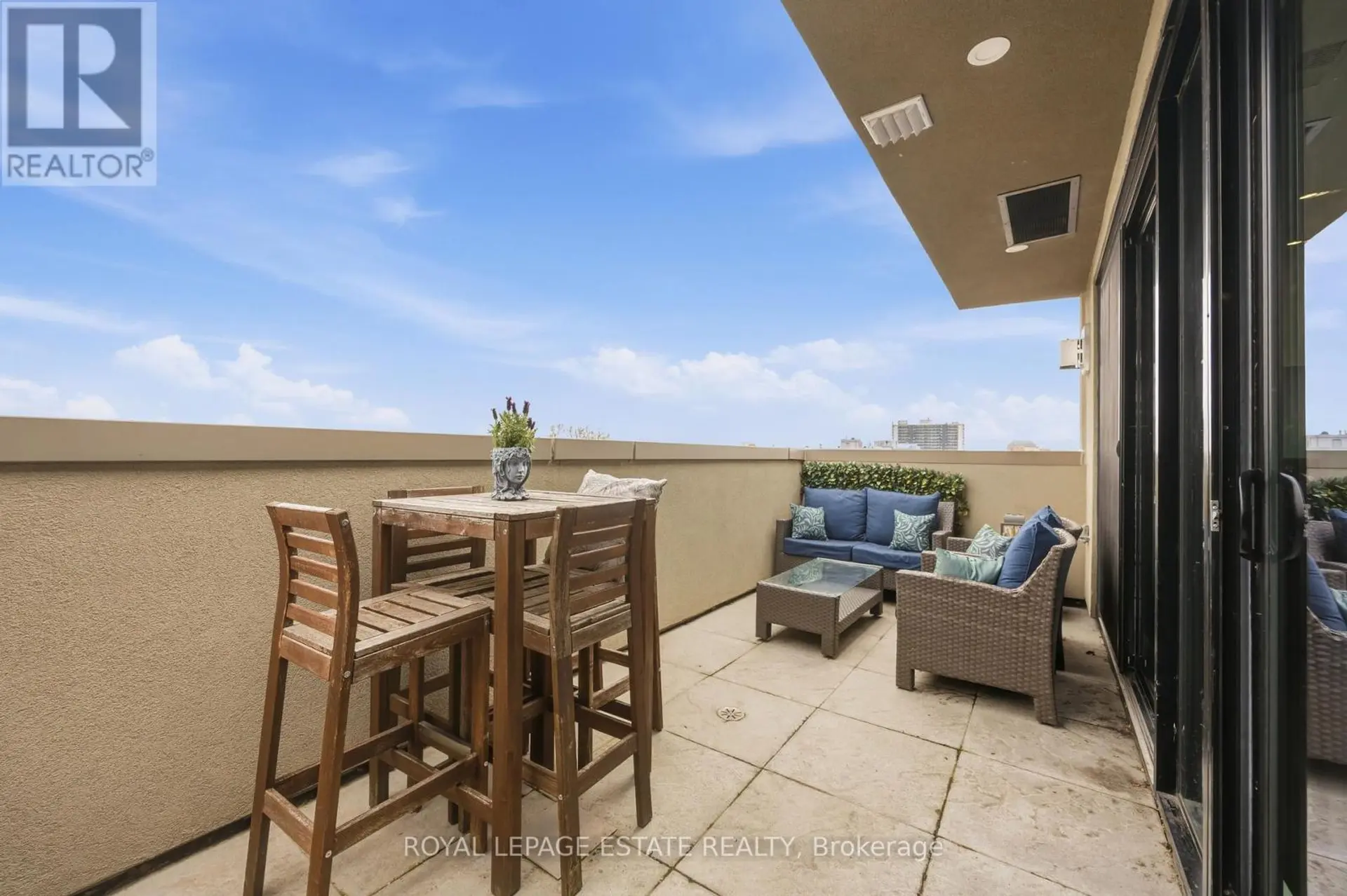 #511 365 BEECH AVENUE - Image 17