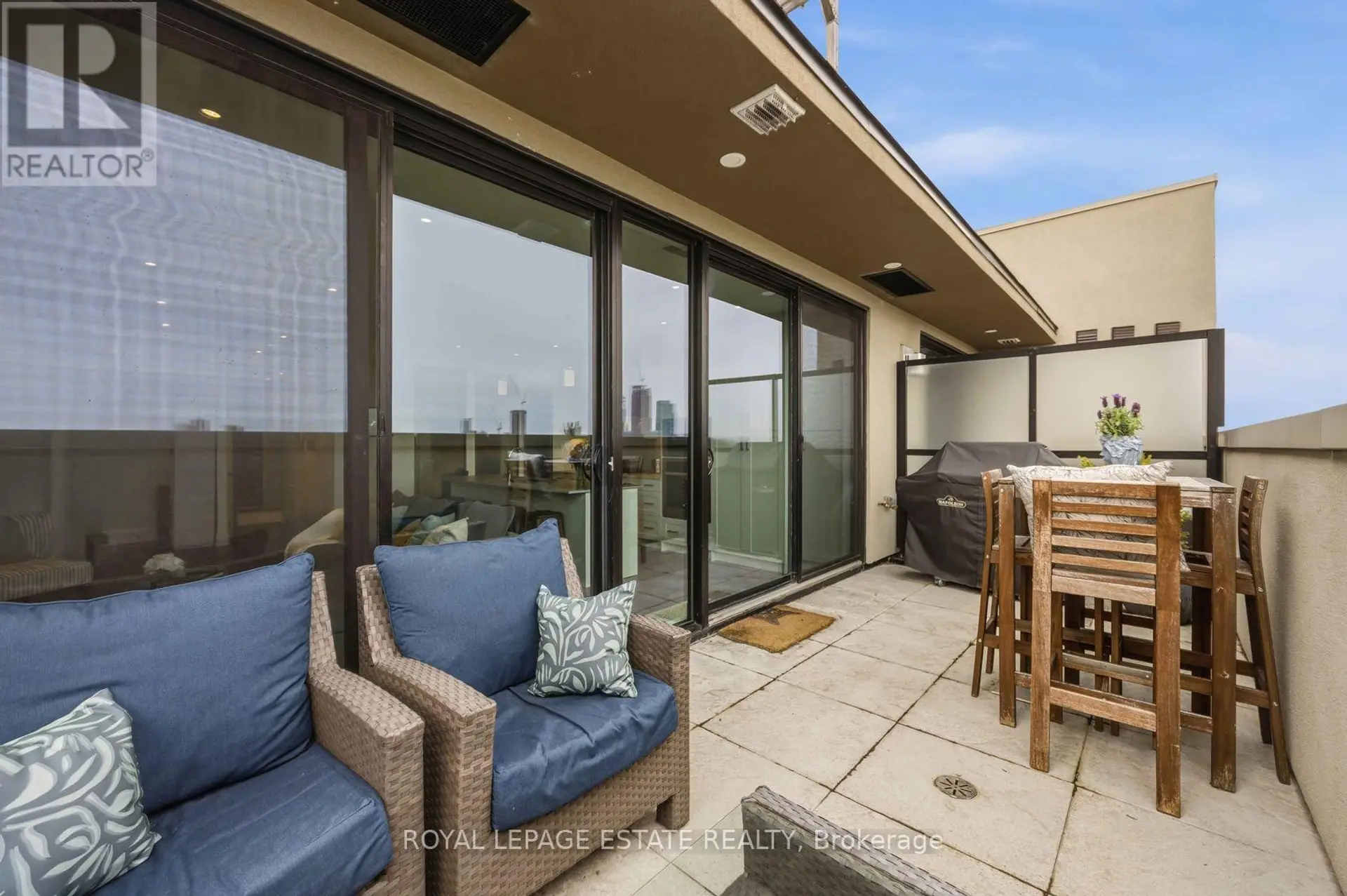 #511 365 BEECH AVENUE - Image 18
