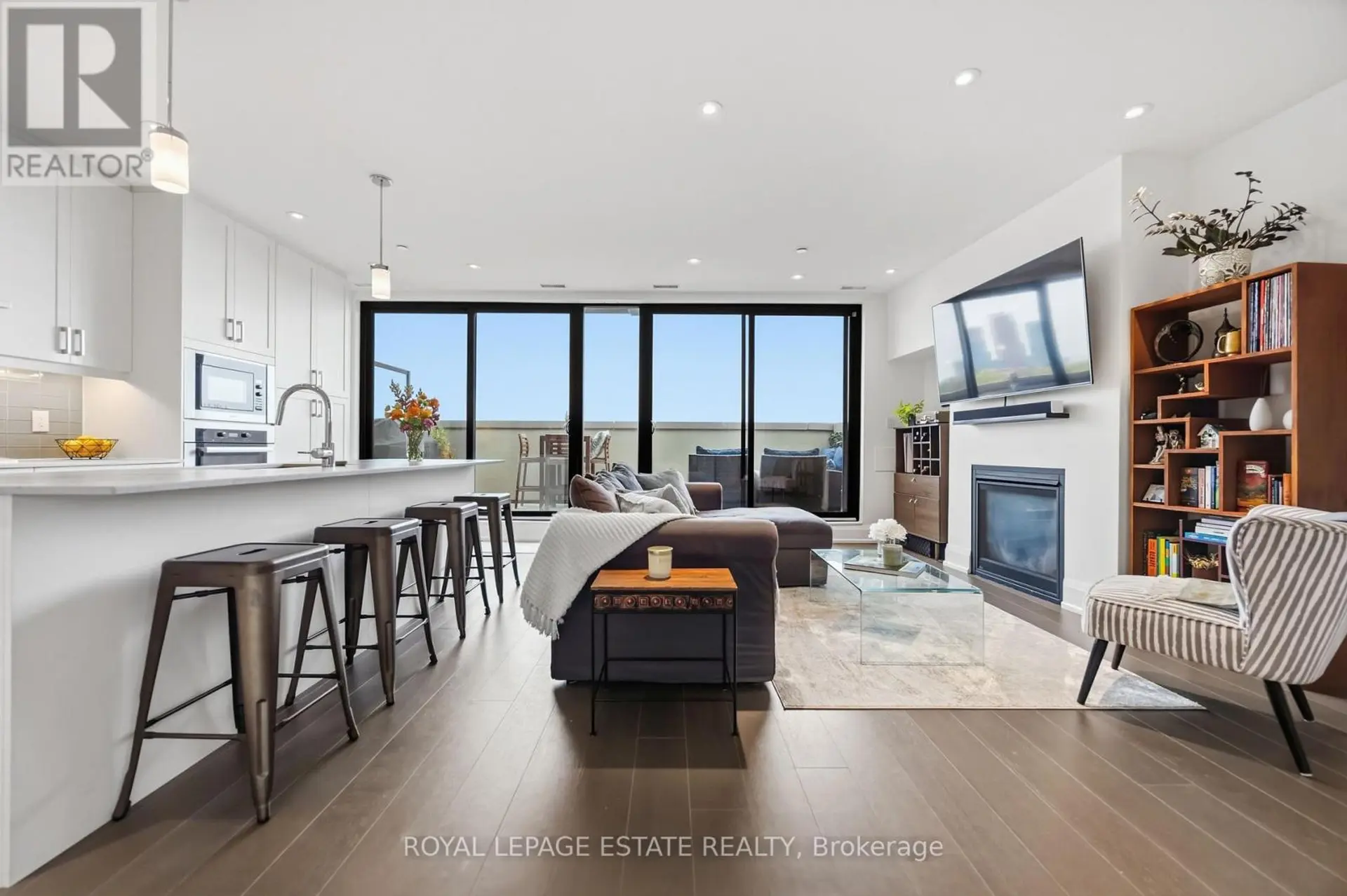 #511 365 BEECH AVENUE - Image 3