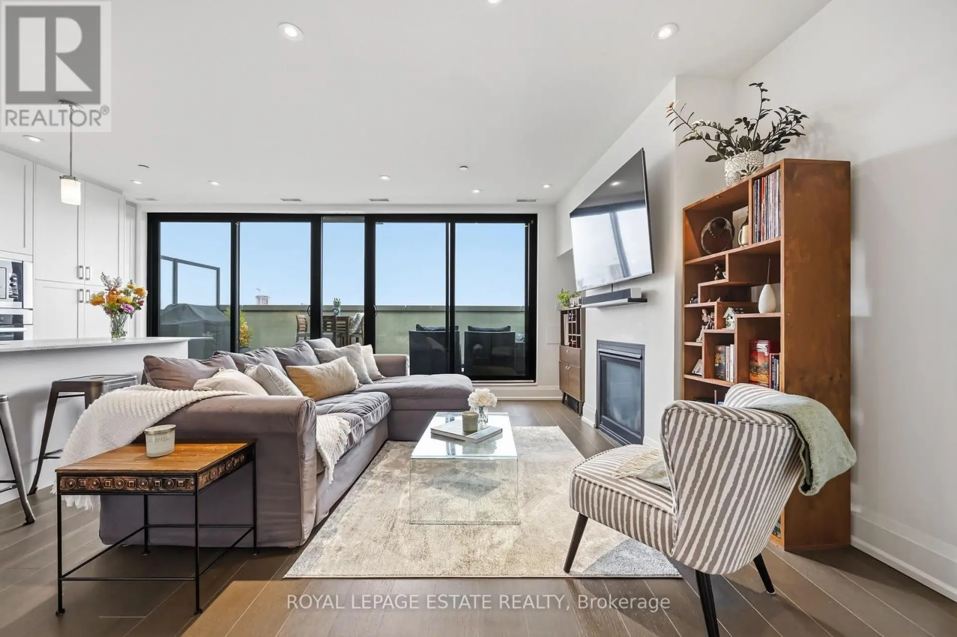 #511 365 BEECH AVENUE - Image 4