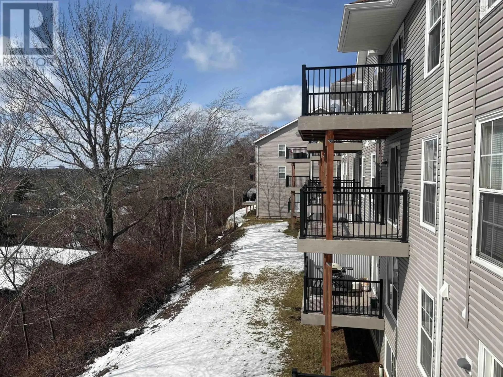 #213 79 Collins Grove - Image 9