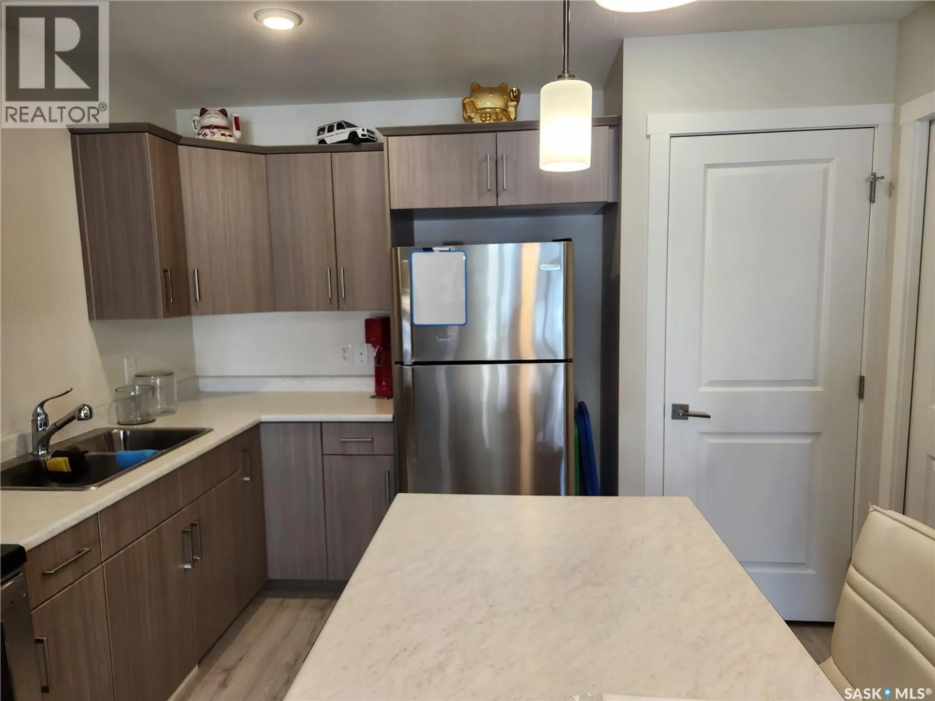 #212 315 Dickson CRESCENT - Image 2
