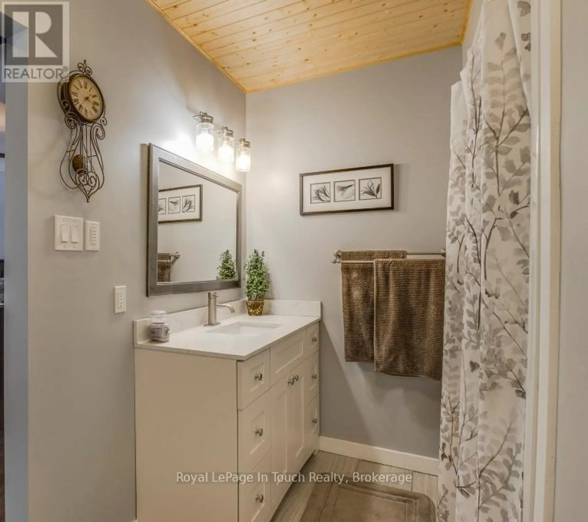 36 MEADOWS AVENUE - Image 11
