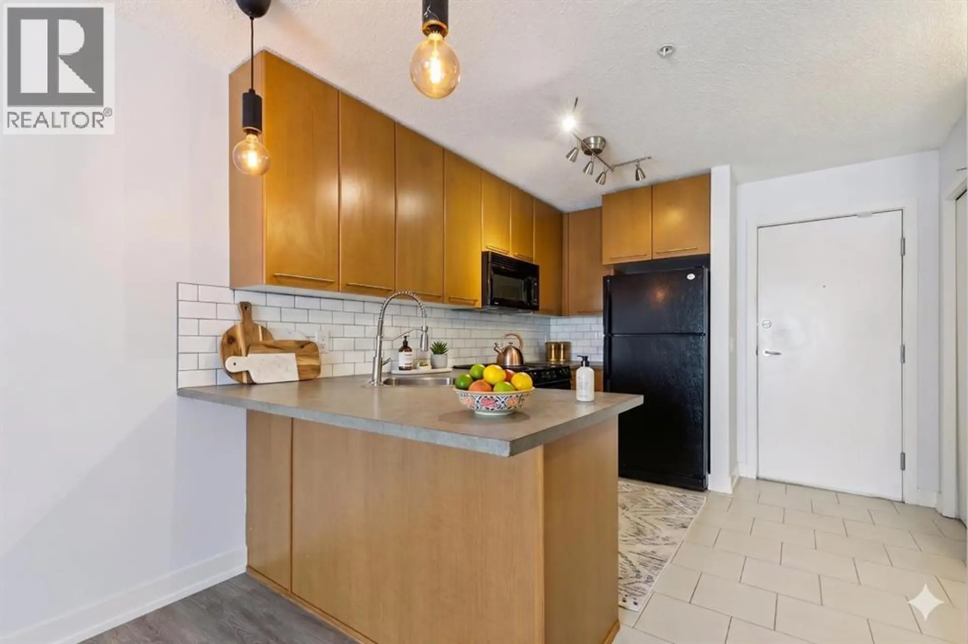 #205 35 Richard Court SW - Image 2