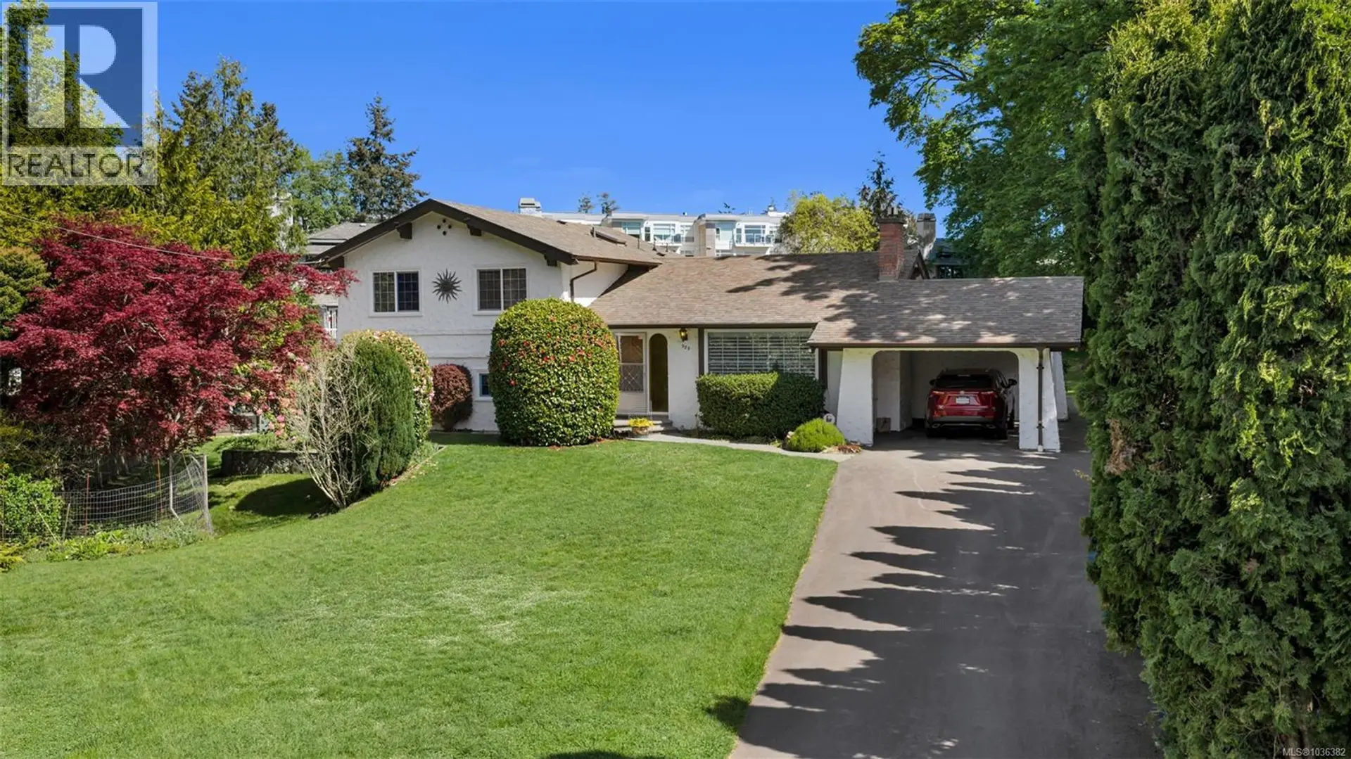Property at 989 Abbey Rd E, Saanich, BC