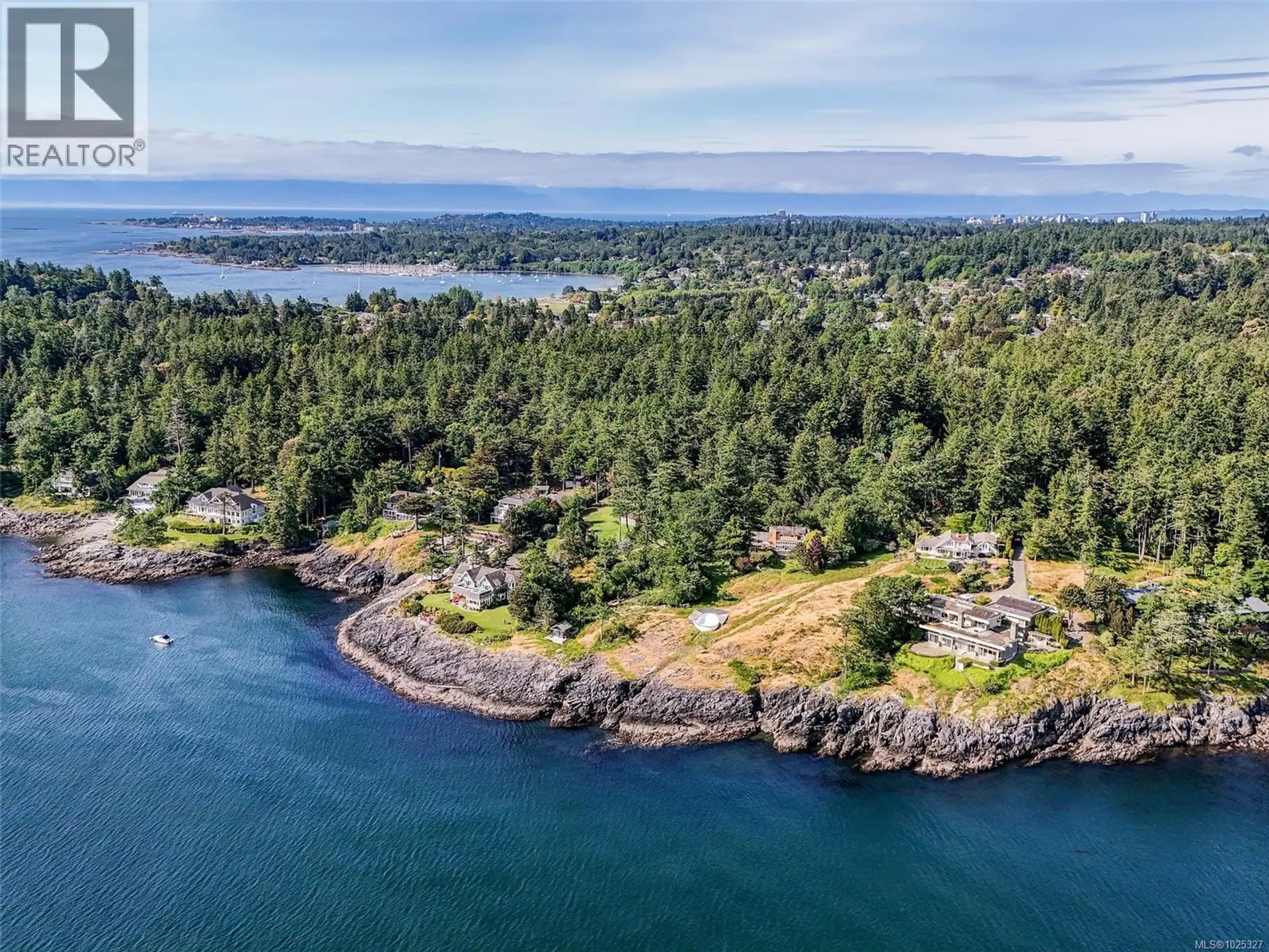 Property at 2550 Queenswood Dr, Saanich, BC