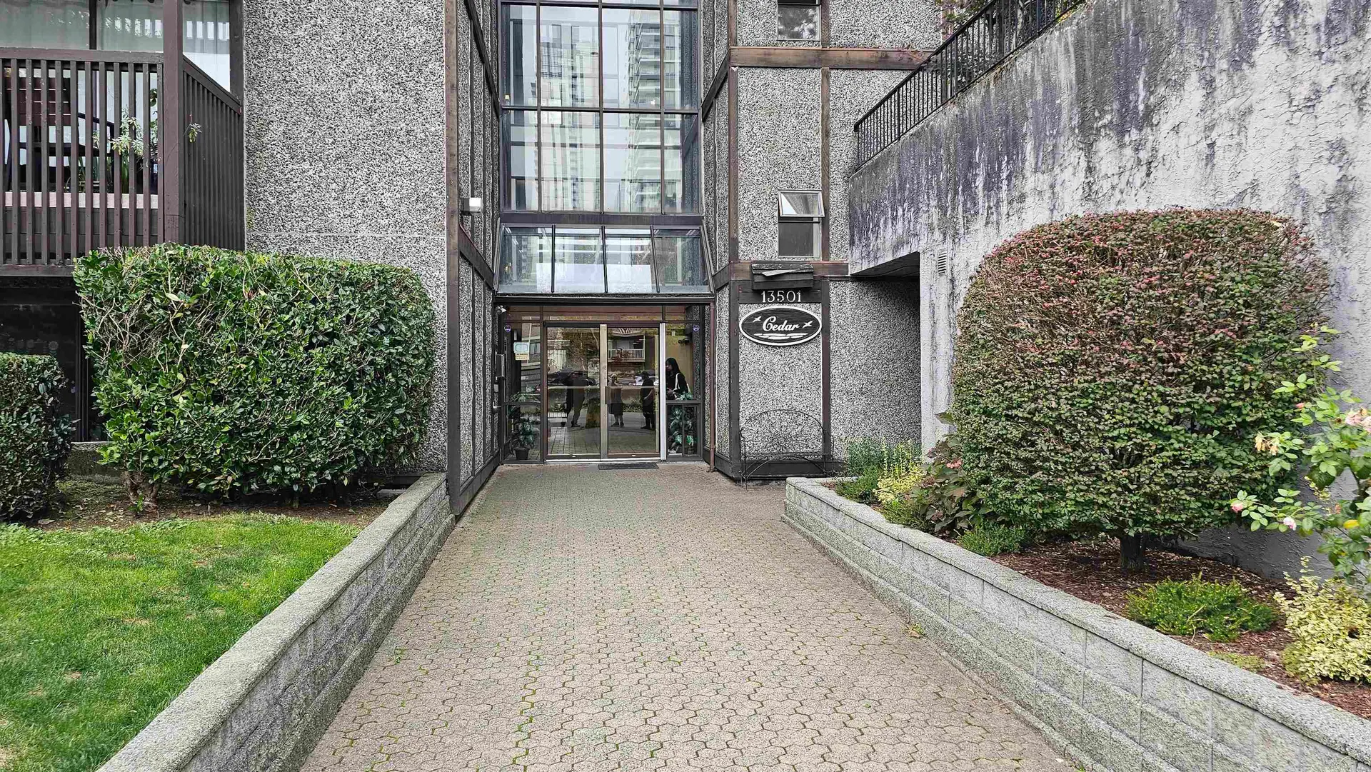 #117 13501 96 Avenue - Image 2