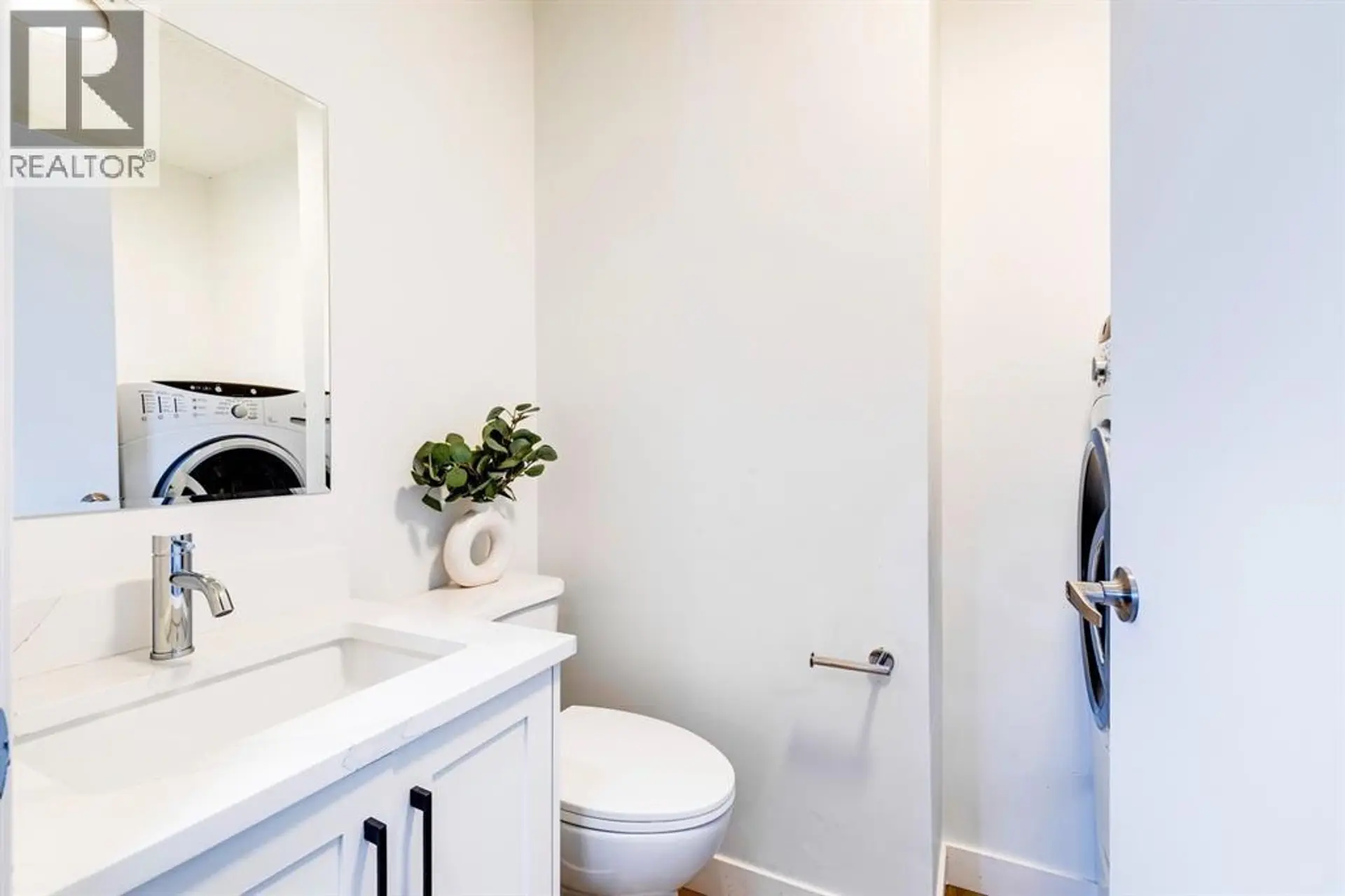 #B 1415 44 Street SE - Image 11