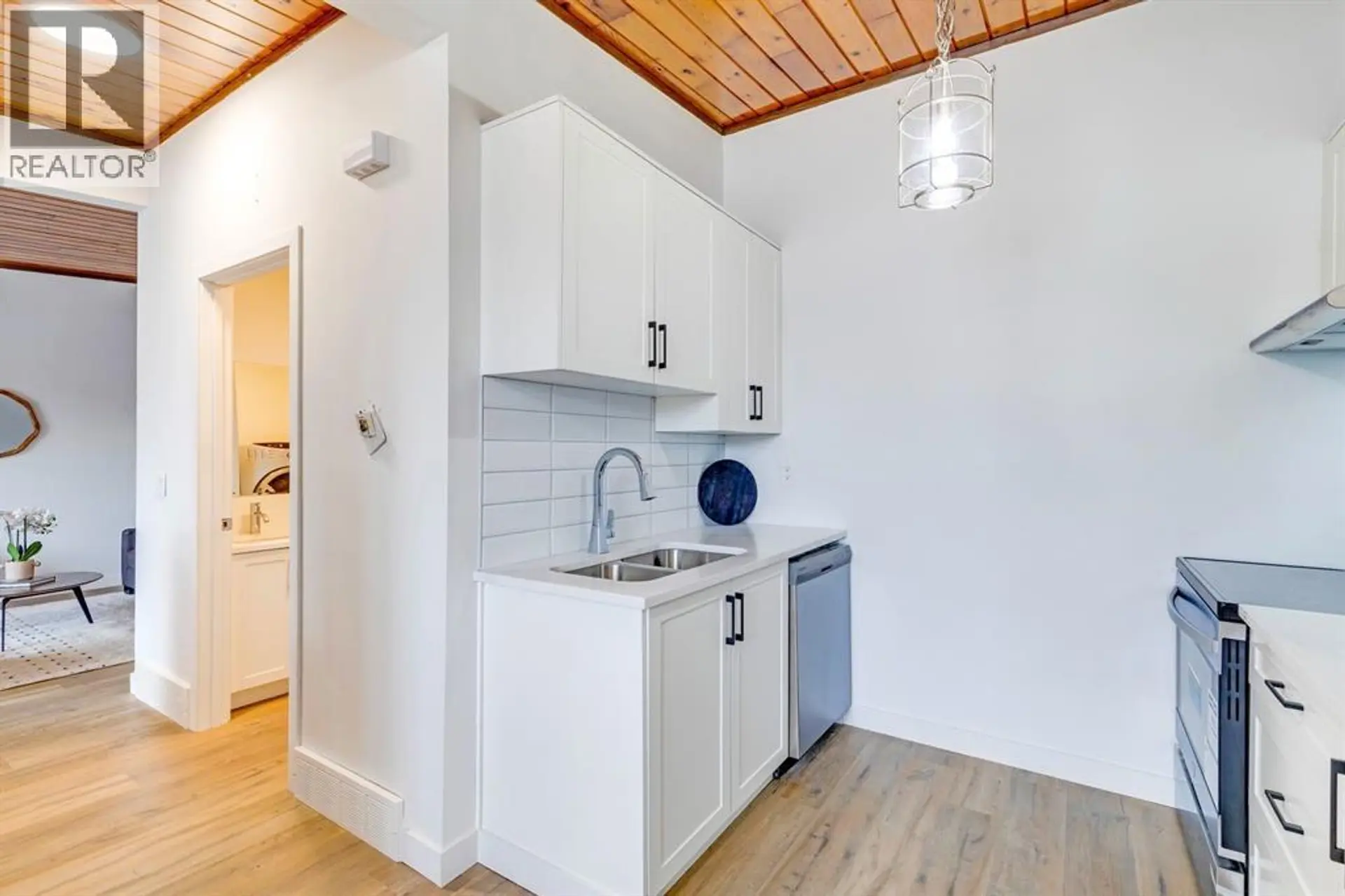#B 1415 44 Street SE - Image 8