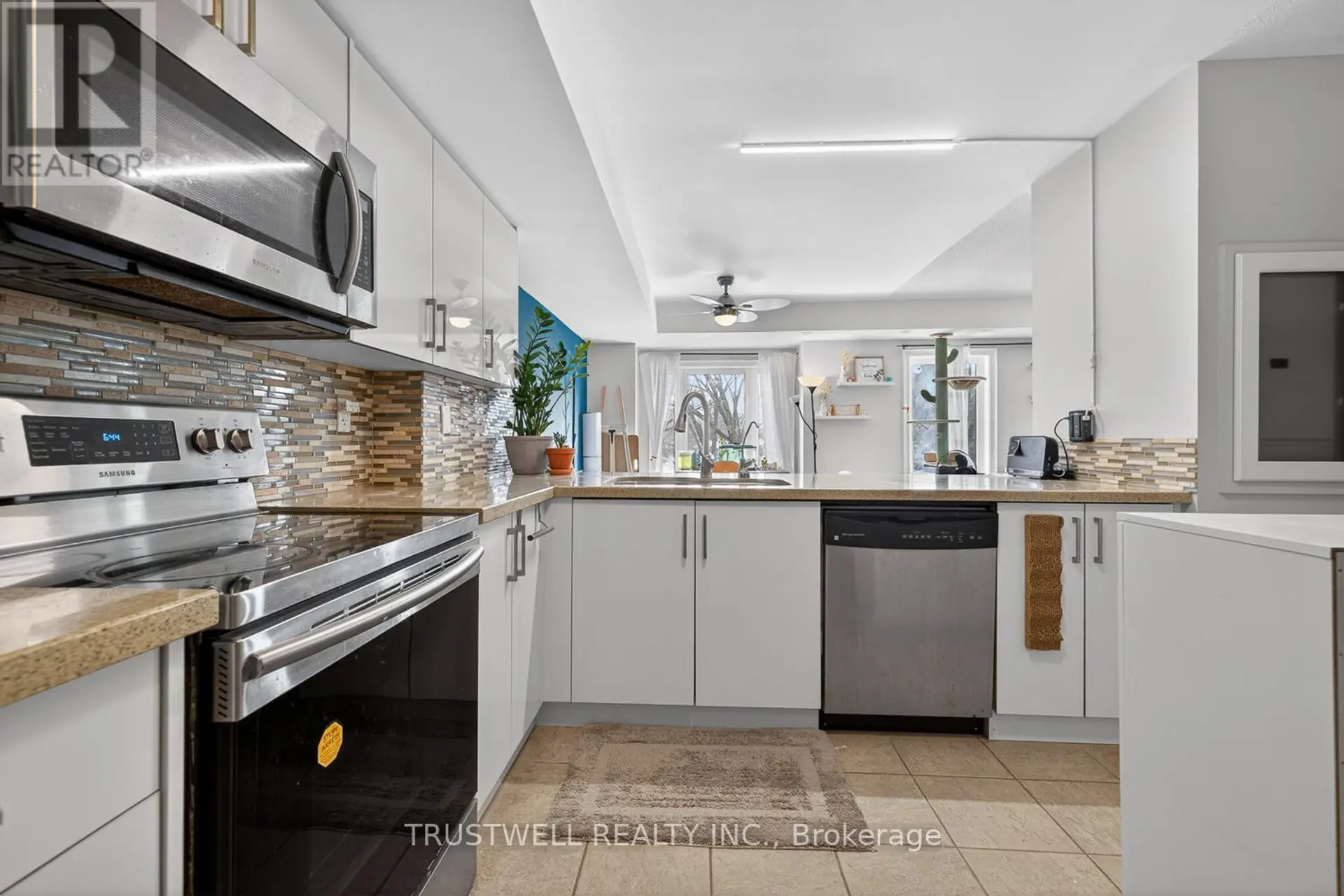 #298 306 JOHN STREET - Image 8