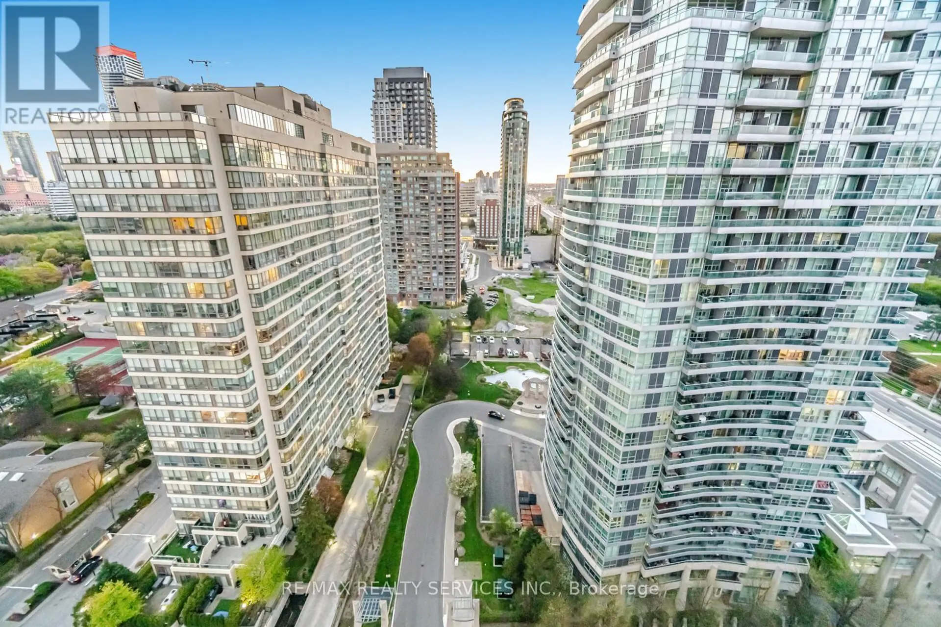 #1811 30 ELM DRIVE W - Image 1