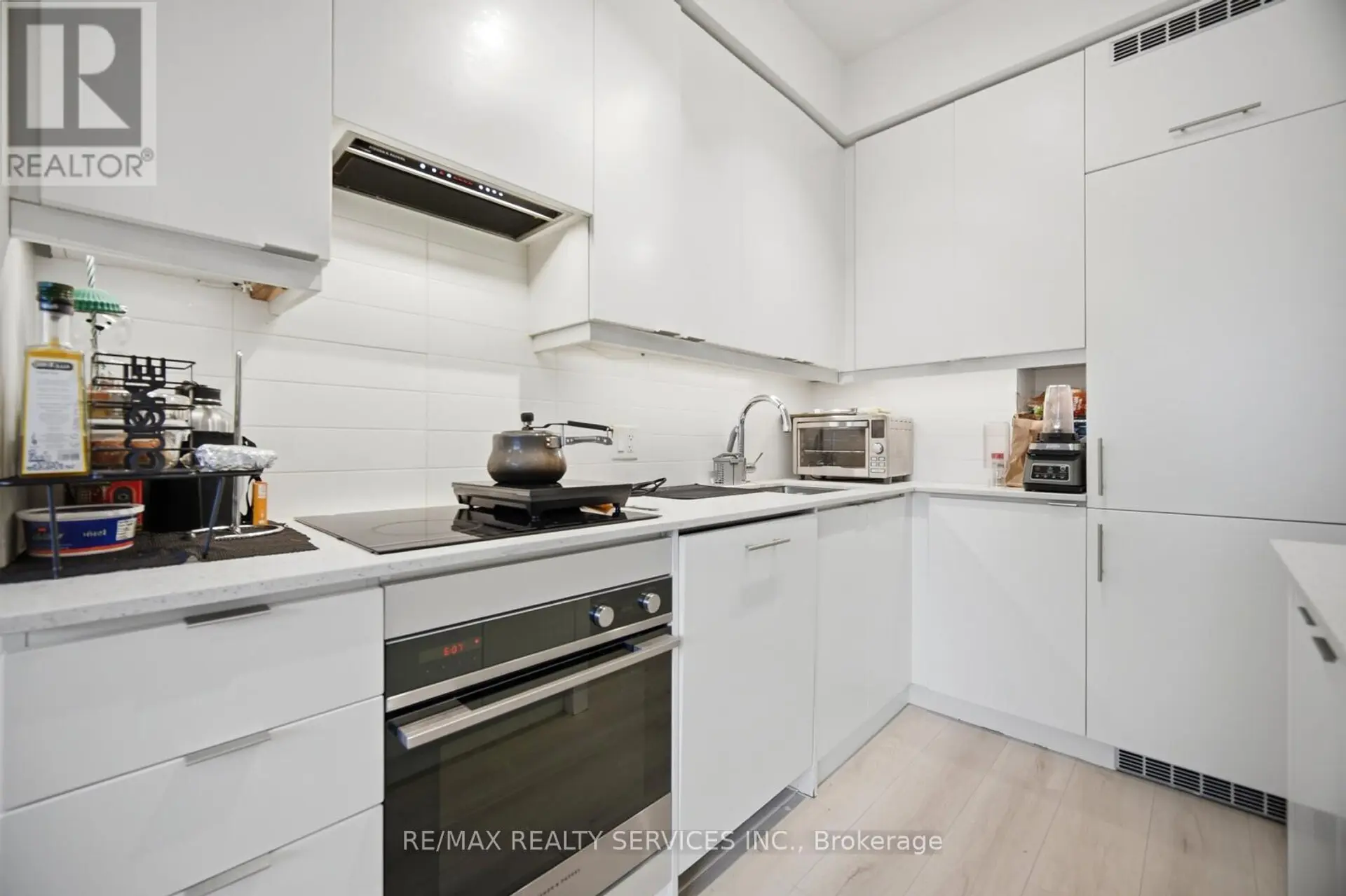 #1811 30 ELM DRIVE W - Image 11