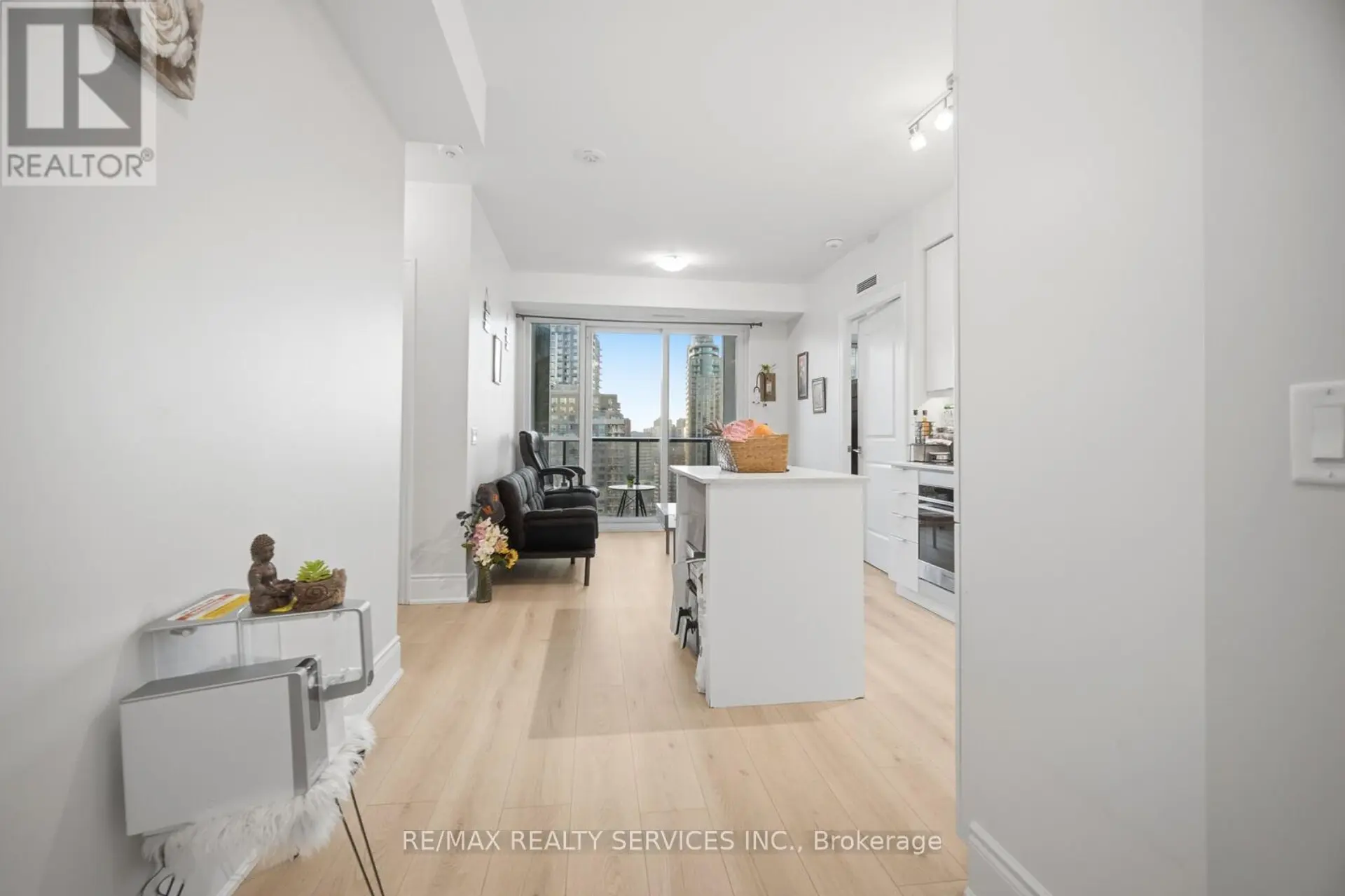#1811 30 ELM DRIVE W - Image 7
