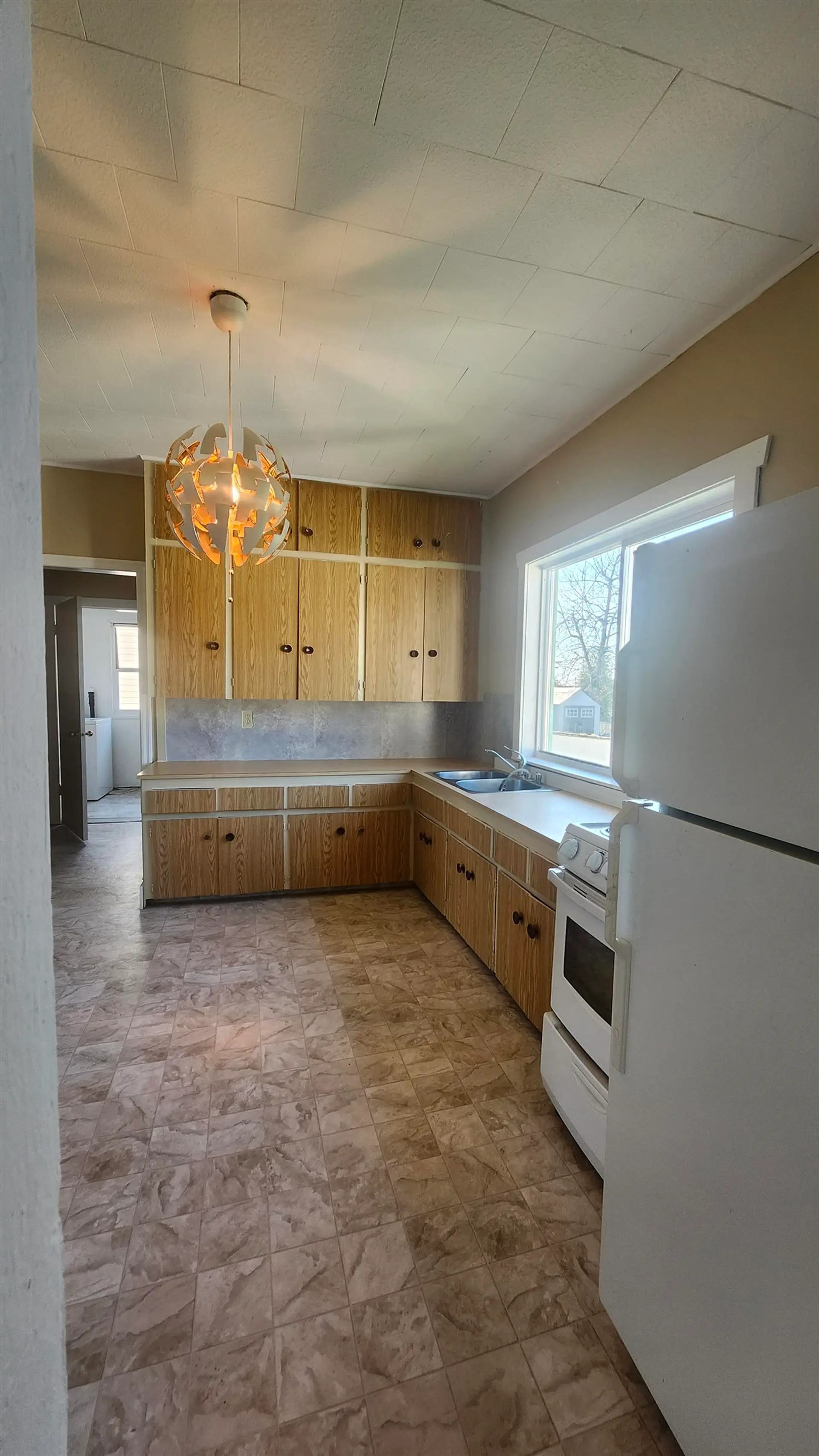 7575 Dunsmuir Street - Image 4