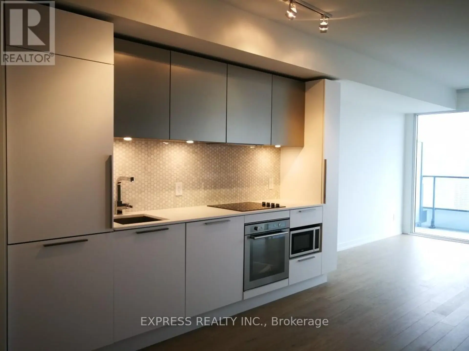 #4207 85 WOOD STREET - Image 2