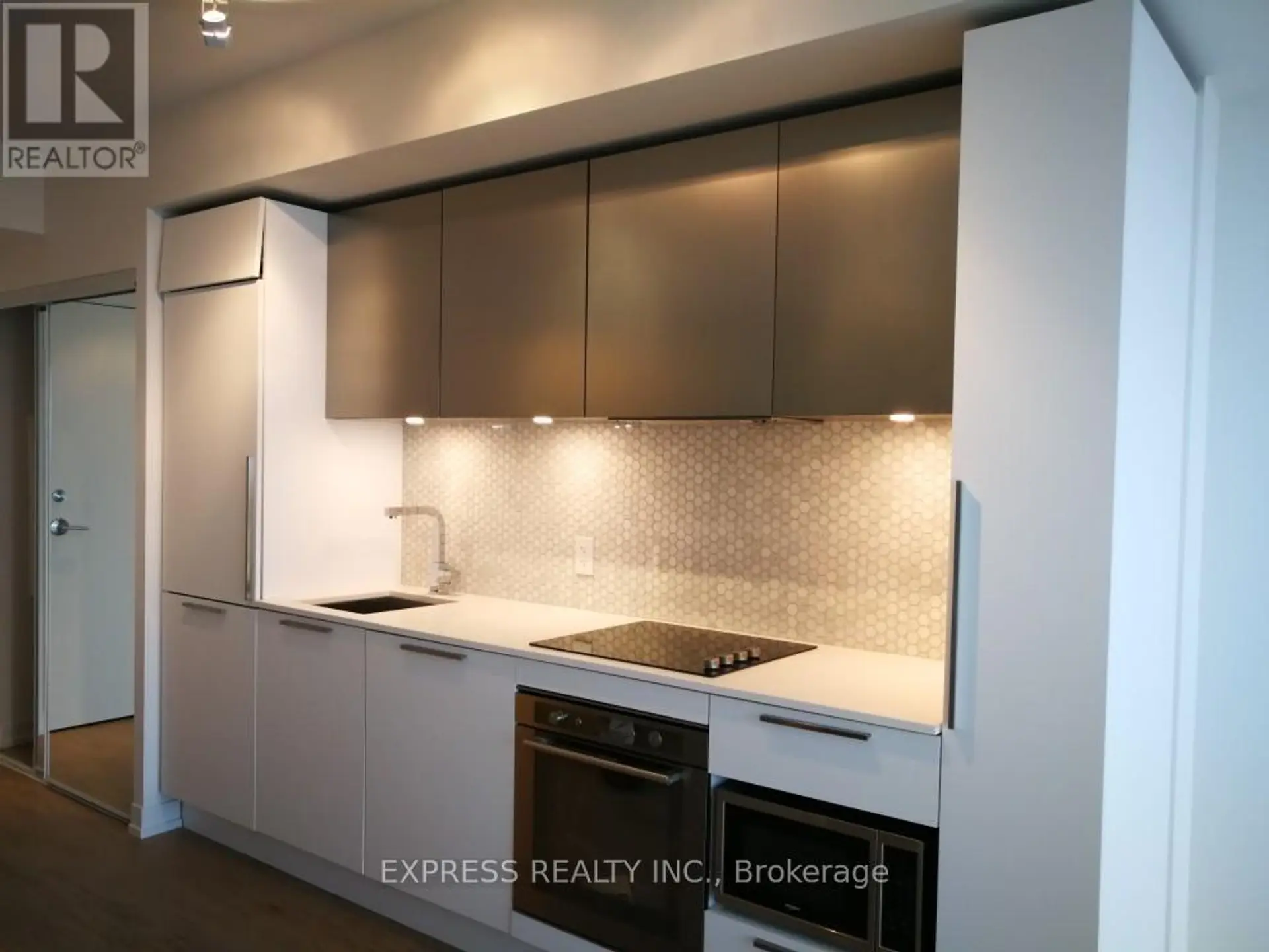 #4207 85 WOOD STREET - Image 3