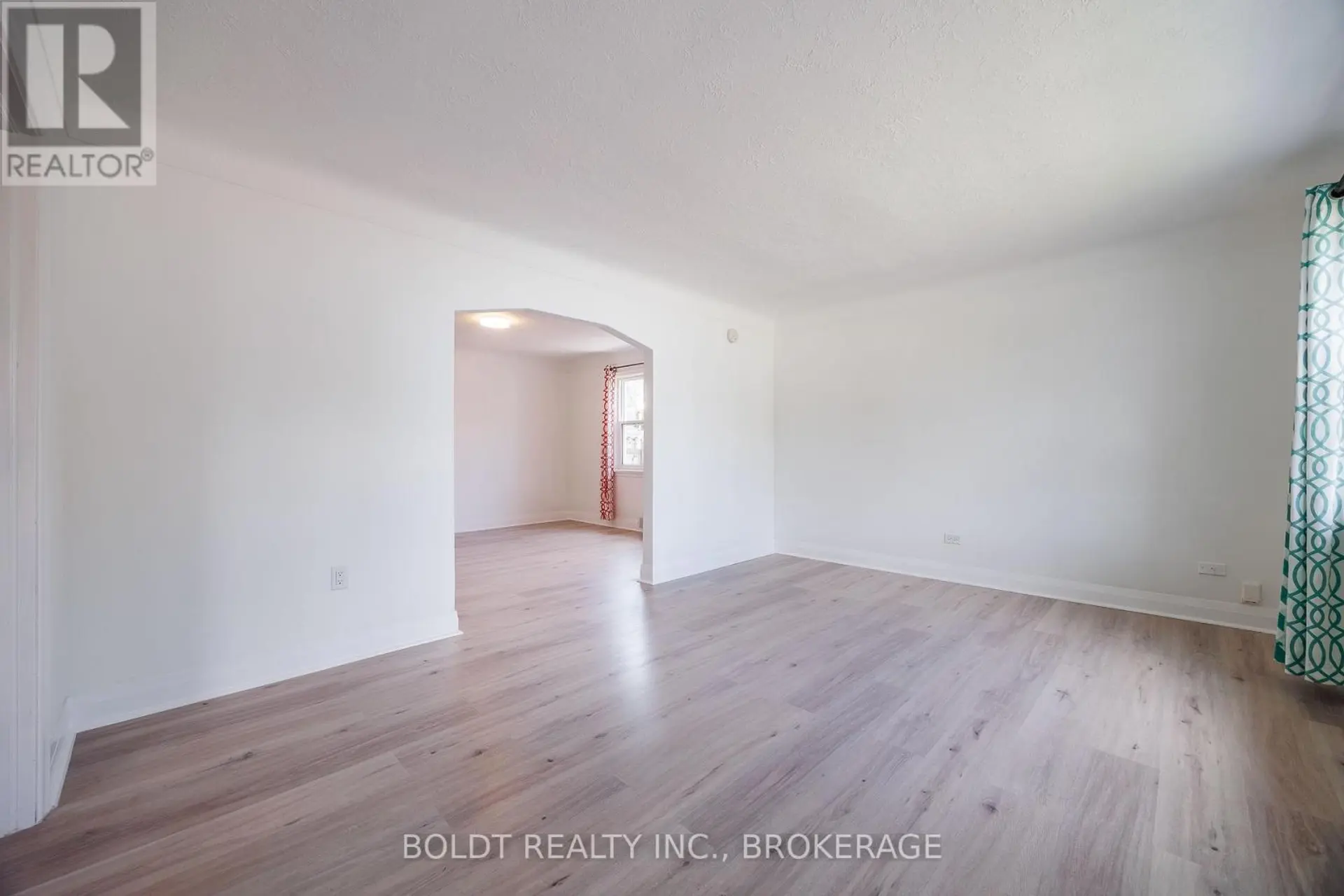 422 WELLAND AVENUE - Image 4