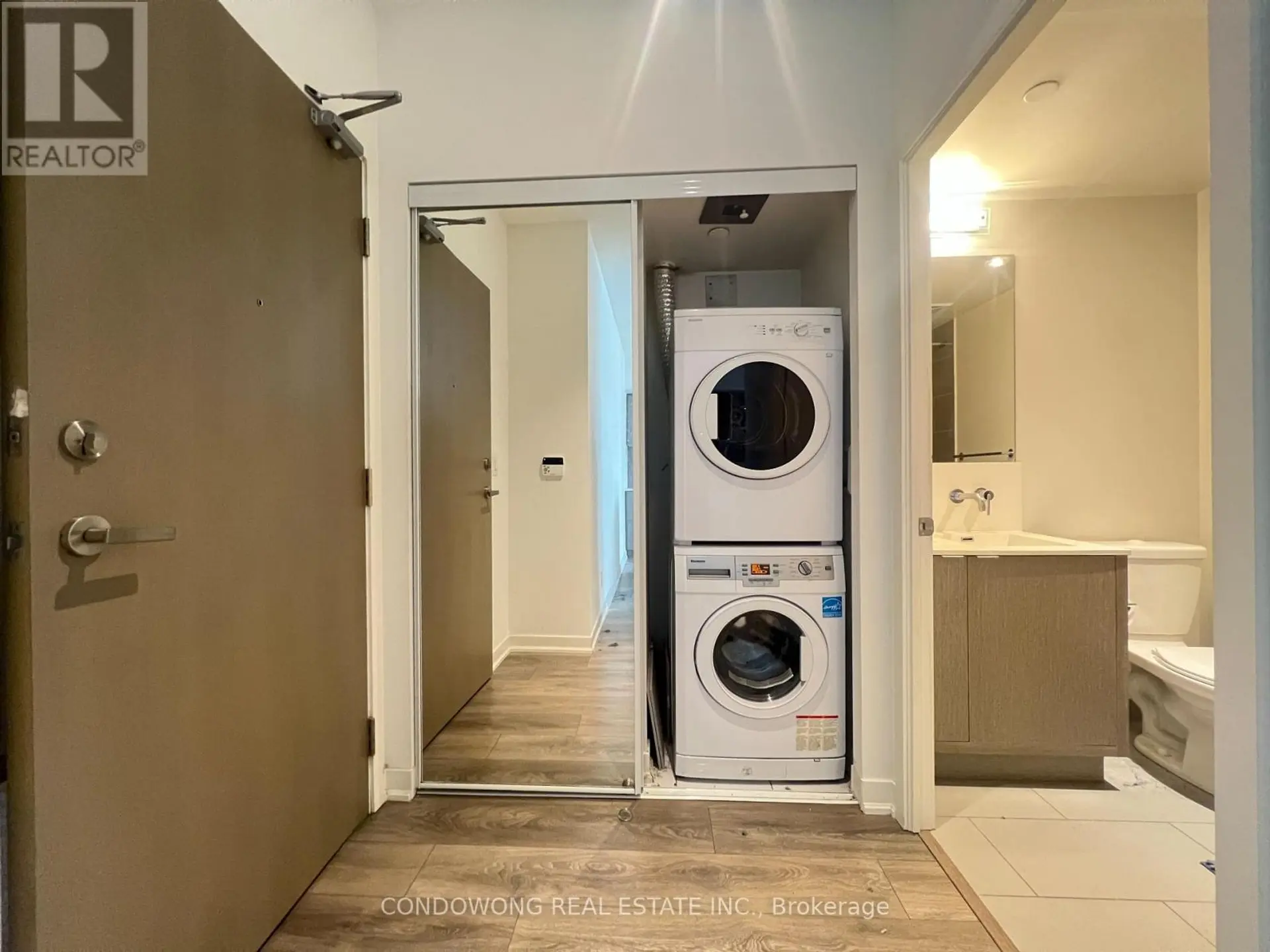 #4905 100 HARBOUR STREET - Image 8