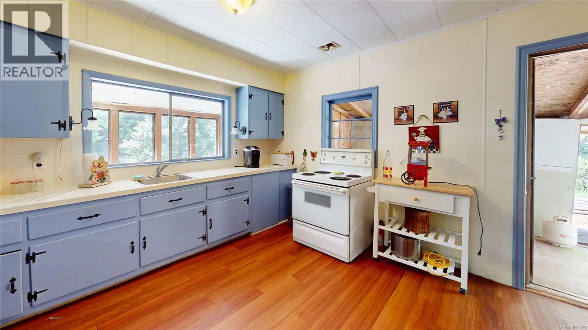3070 Fairbairn Rd - Image 9