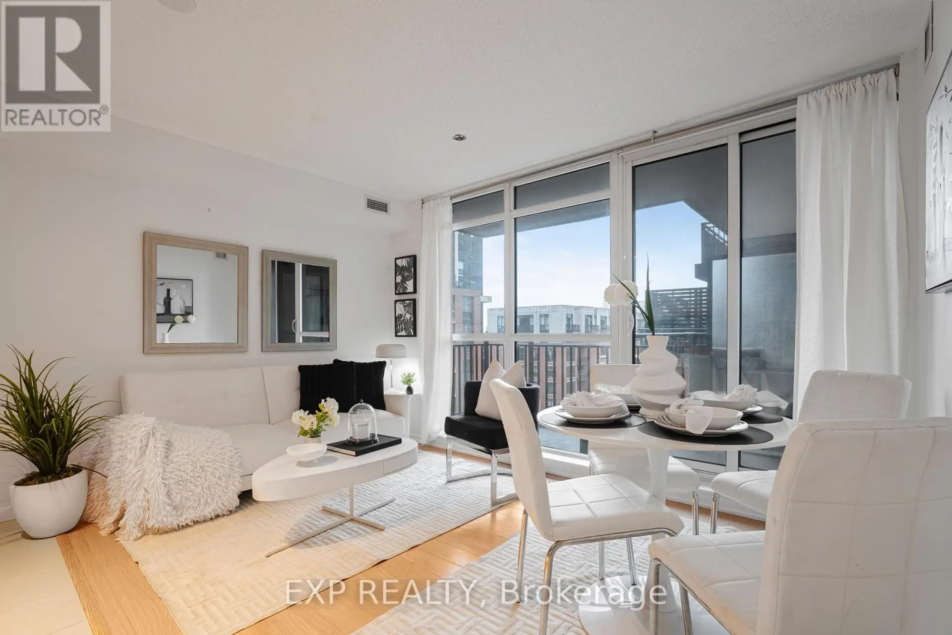 #729 830 LAWRENCE AVENUE W - Image 3
