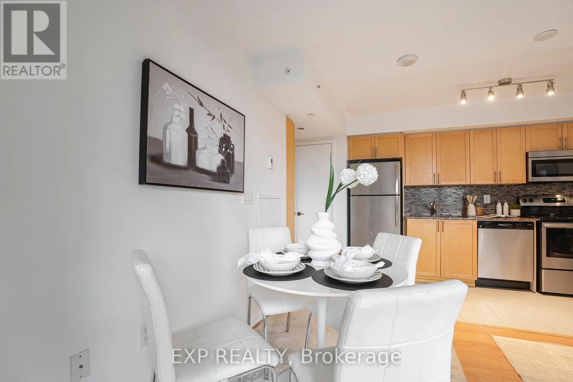 #729 830 LAWRENCE AVENUE W - Image 7