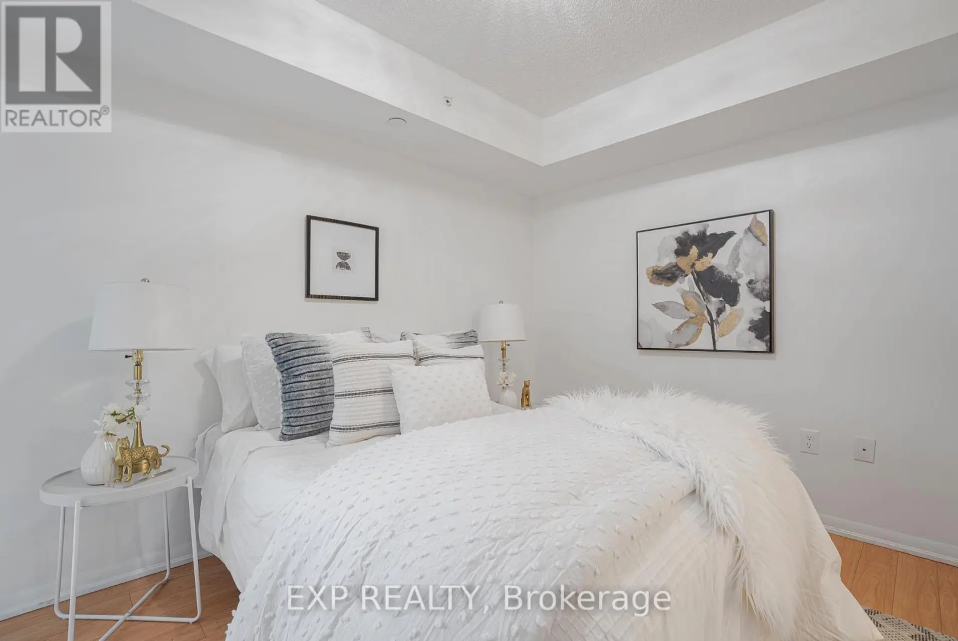 #729 830 LAWRENCE AVENUE W - Image 9