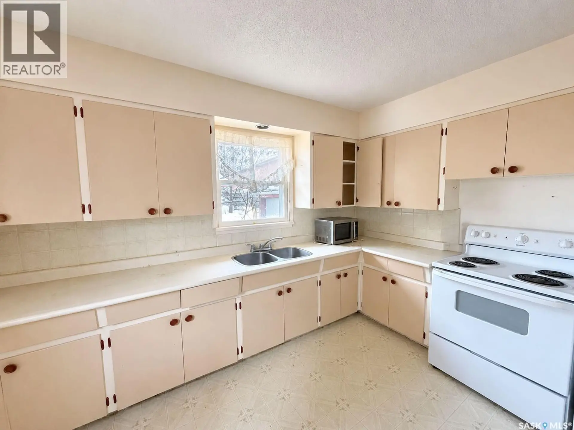 1915 15th STREET W - Image 6
