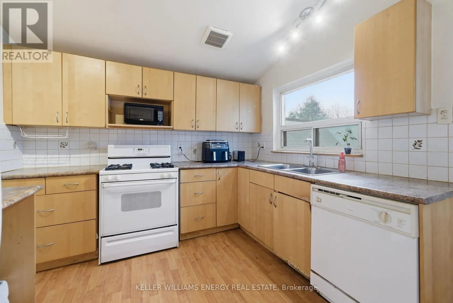 42 OAKLEY BOULEVARD - Image 4