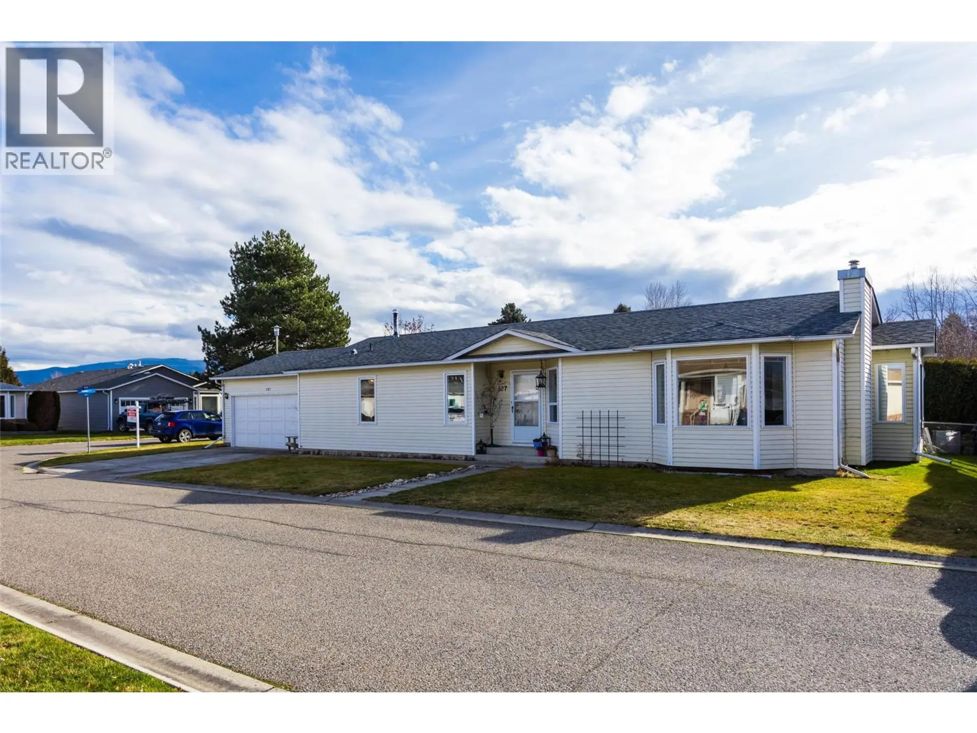 Property at #527 1255 Raymer Avenue, Kelowna, BC