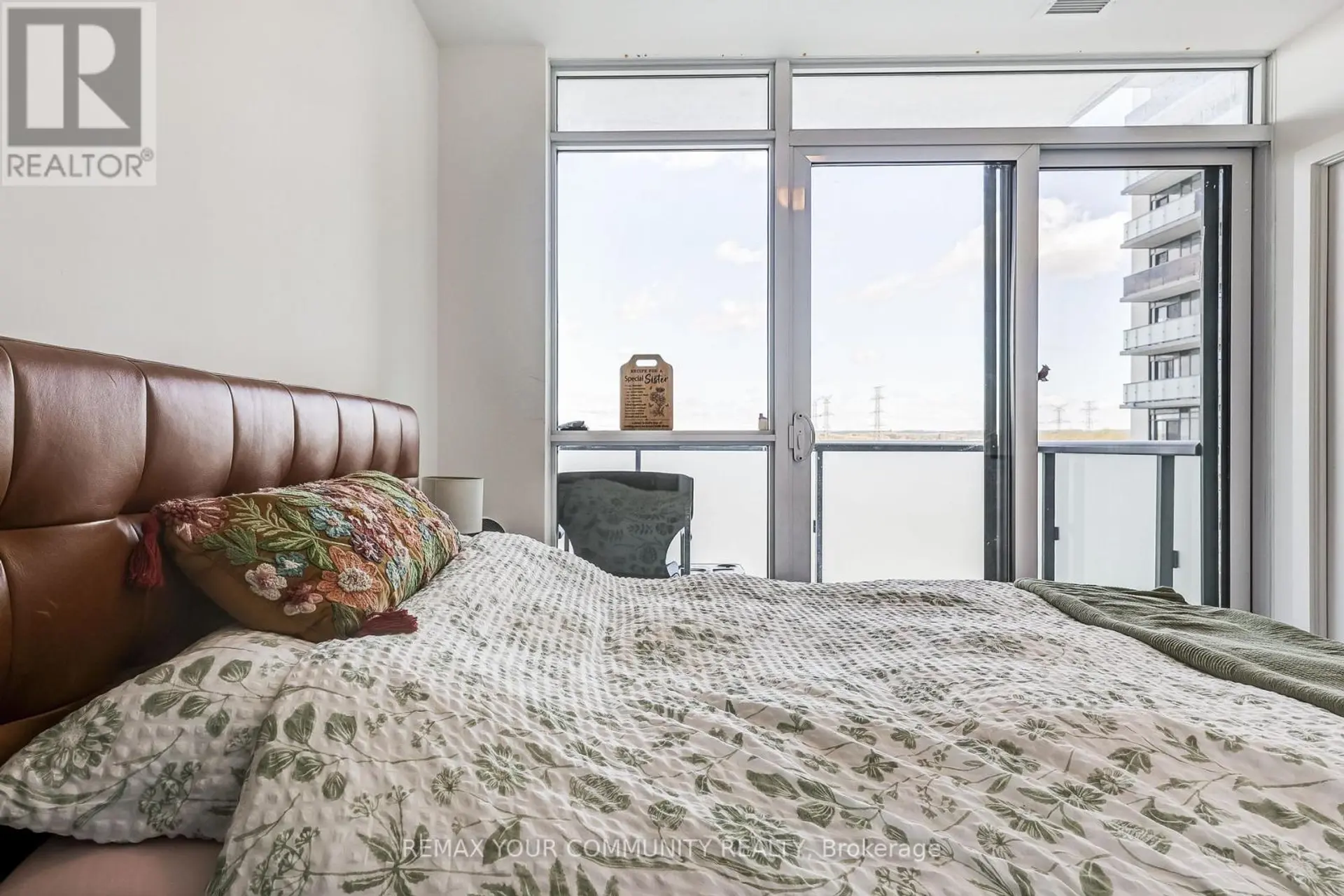 #917 2545 SIMCOE STREET N - Image 13