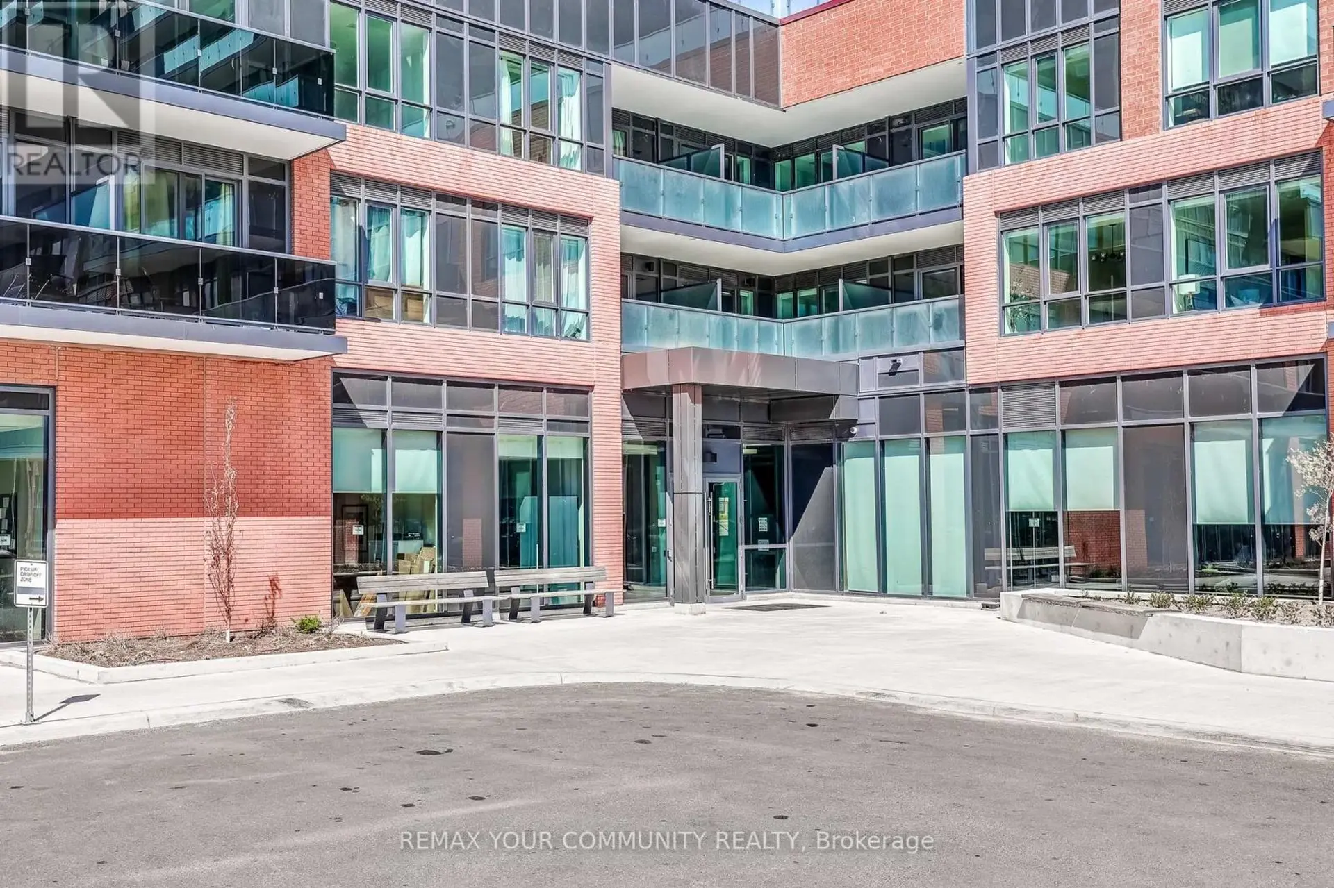 #917 2545 SIMCOE STREET N - Image 2