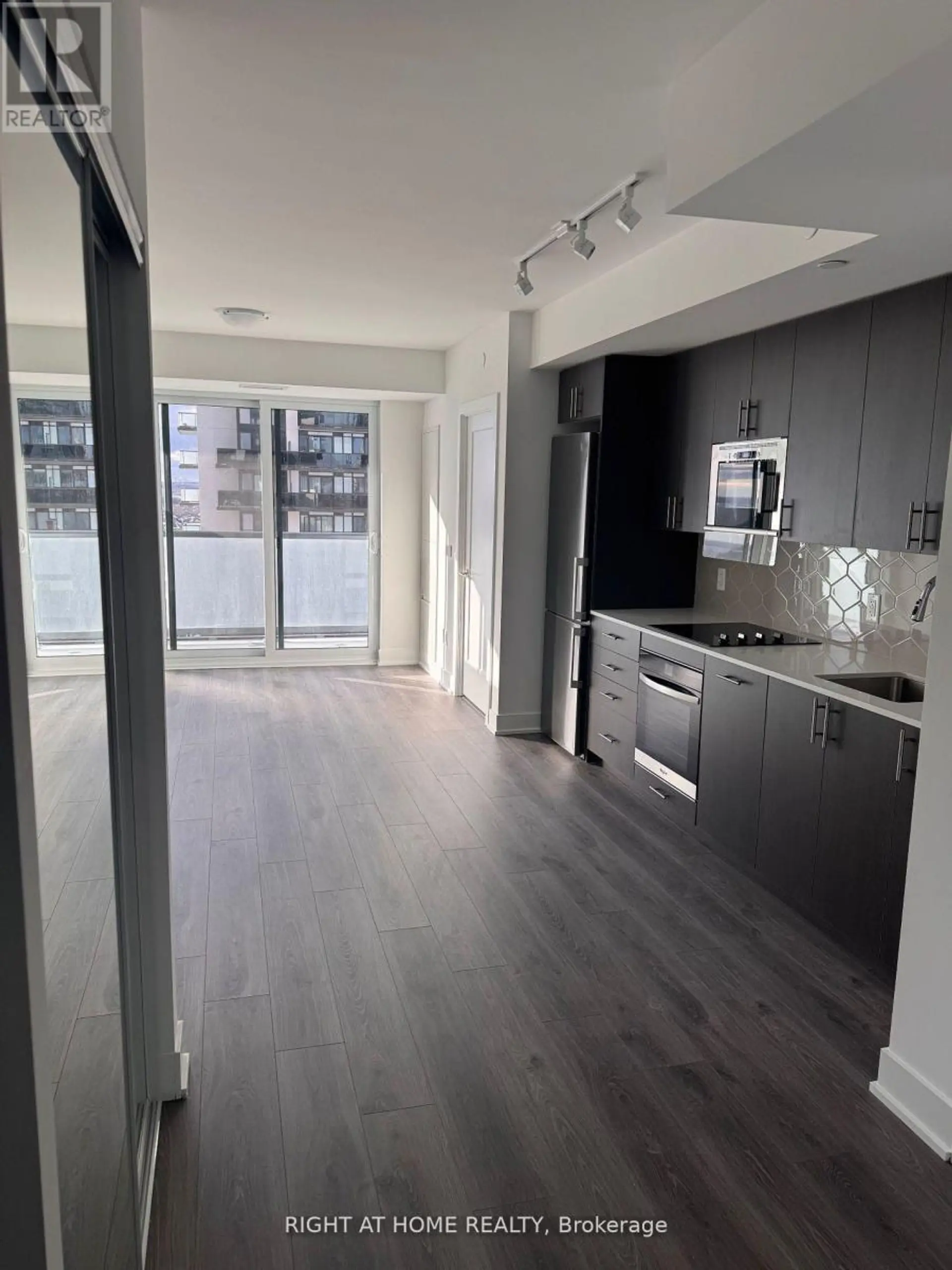 #1015 2545 SIMCOE STREET N - Image 1