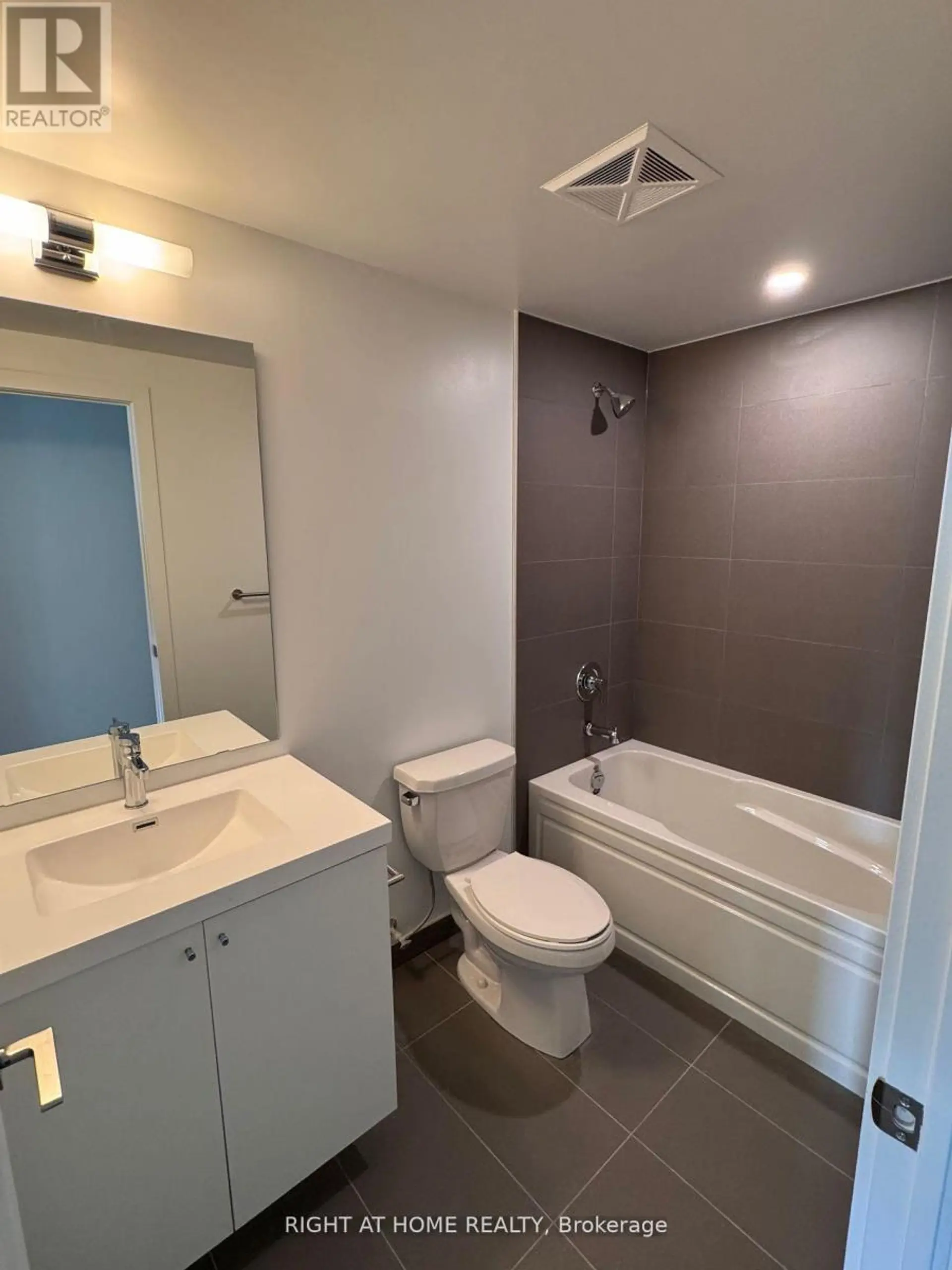 #1015 2545 SIMCOE STREET N - Image 14