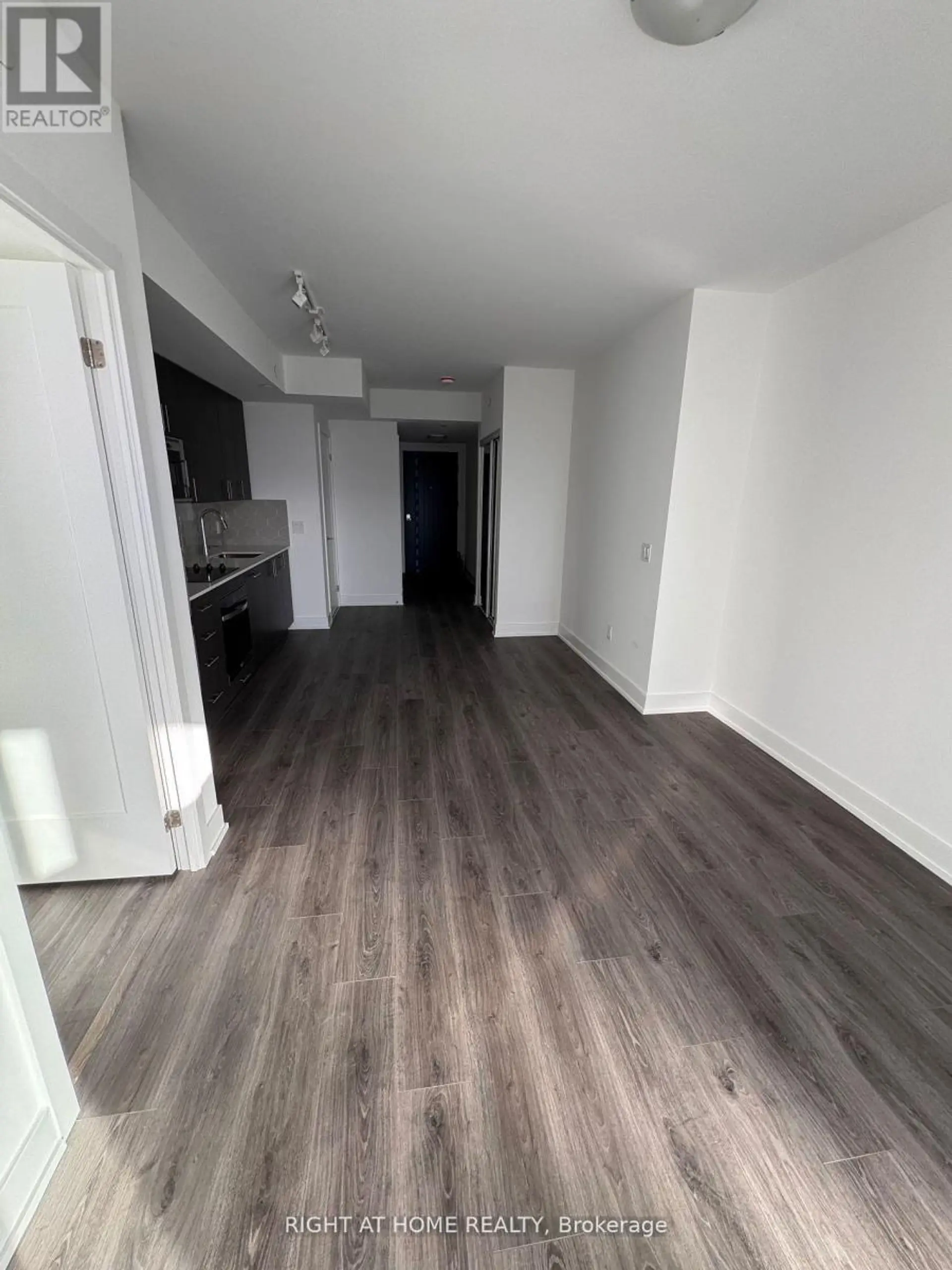 #1015 2545 SIMCOE STREET N - Image 3