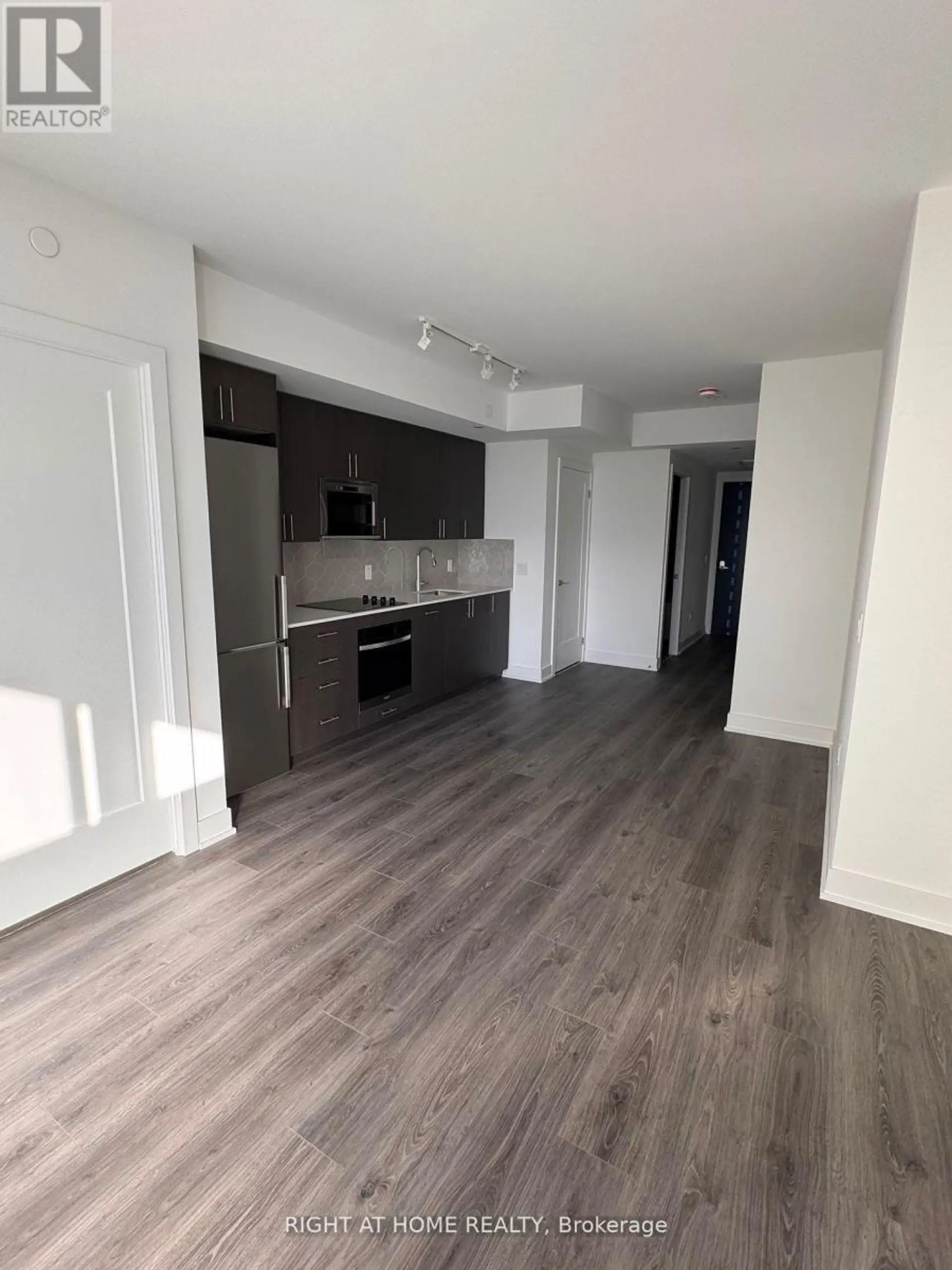 #1015 2545 SIMCOE STREET N - Image 7