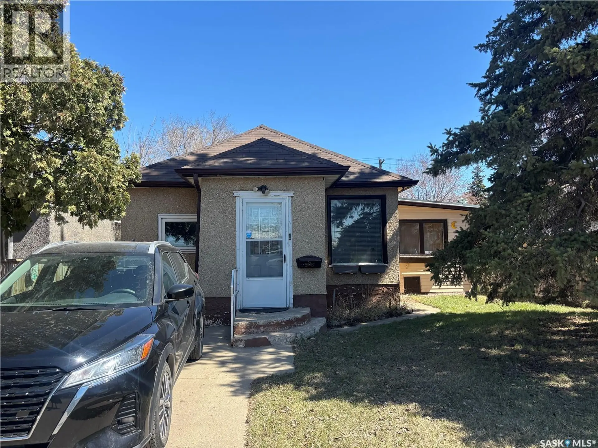 906 WELDON AVENUE - Image 1