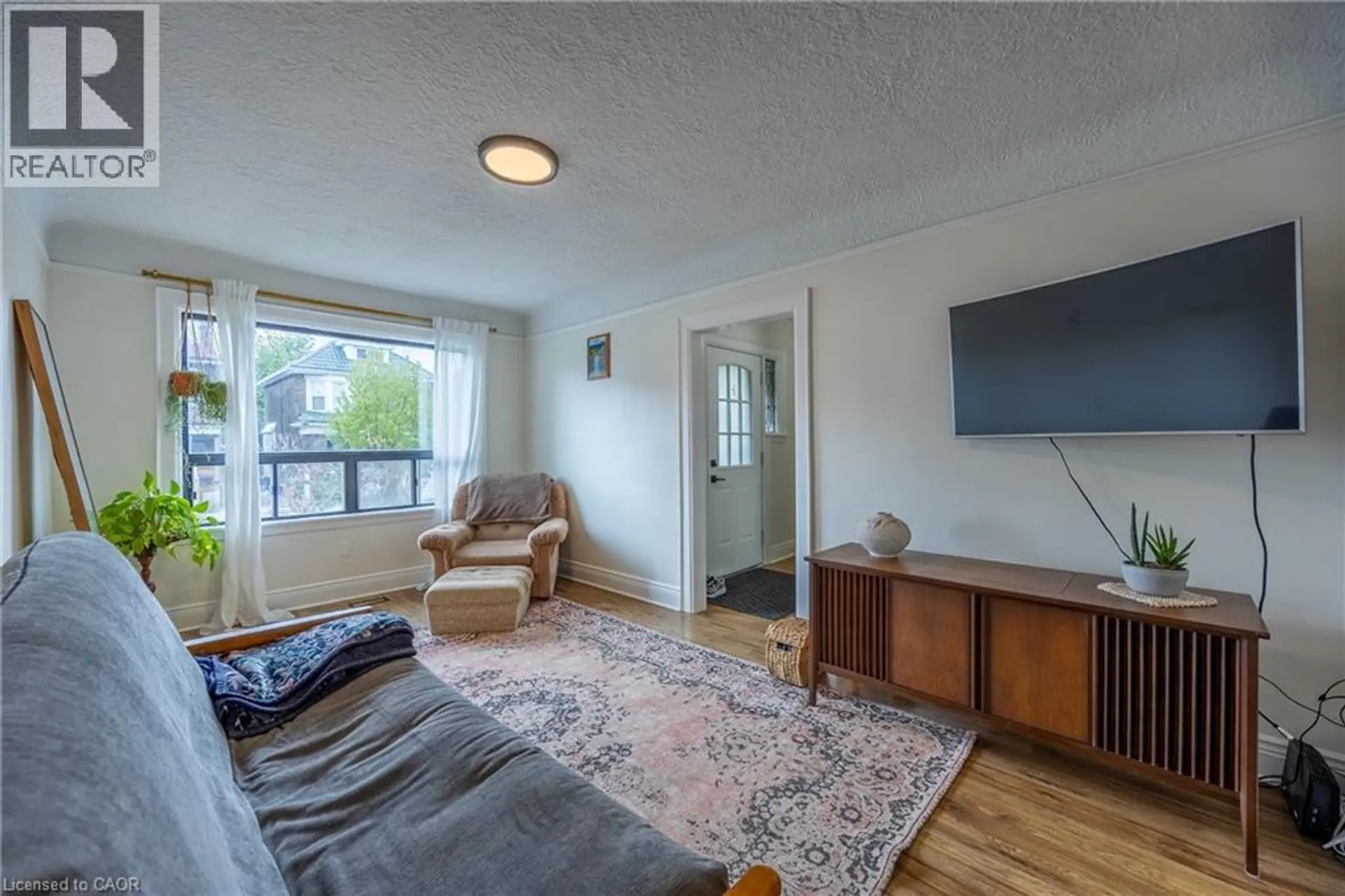 158 BALSAM Avenue N - Image 5